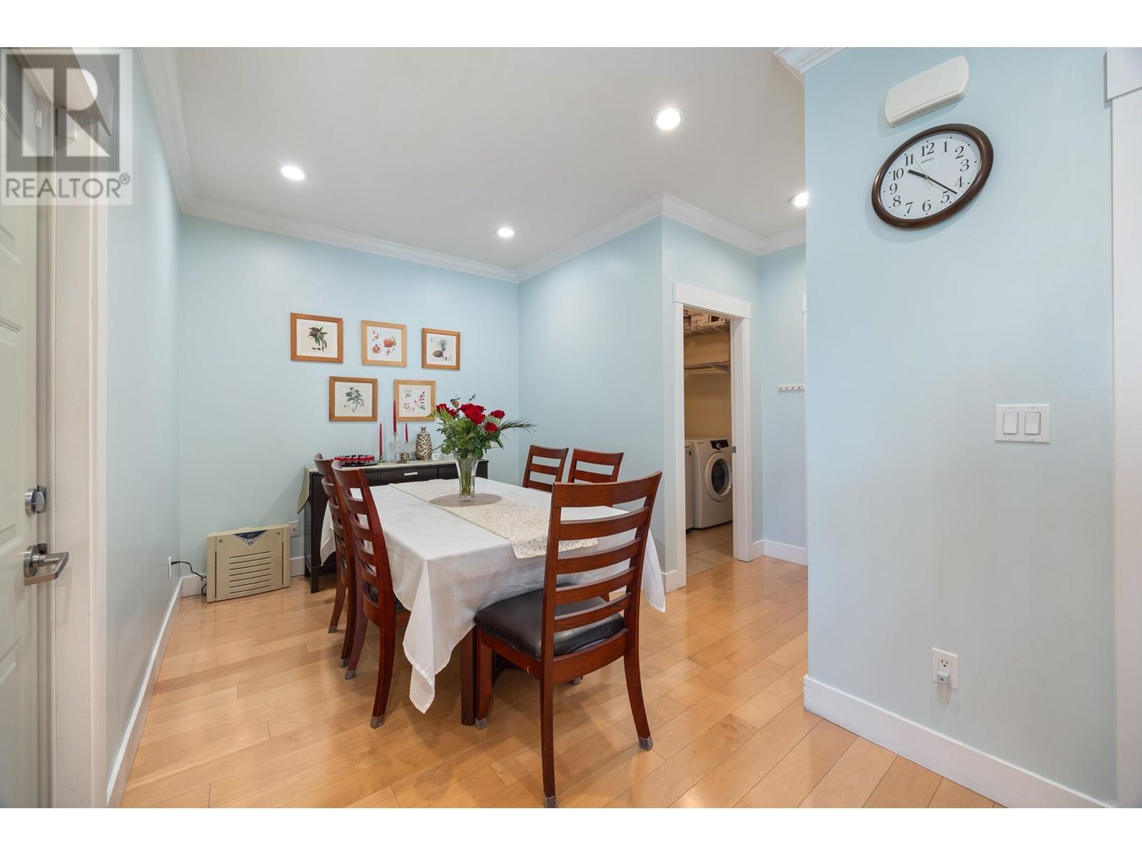 Photo 10 of 7356 12 Th Avenue, Burnaby BC
