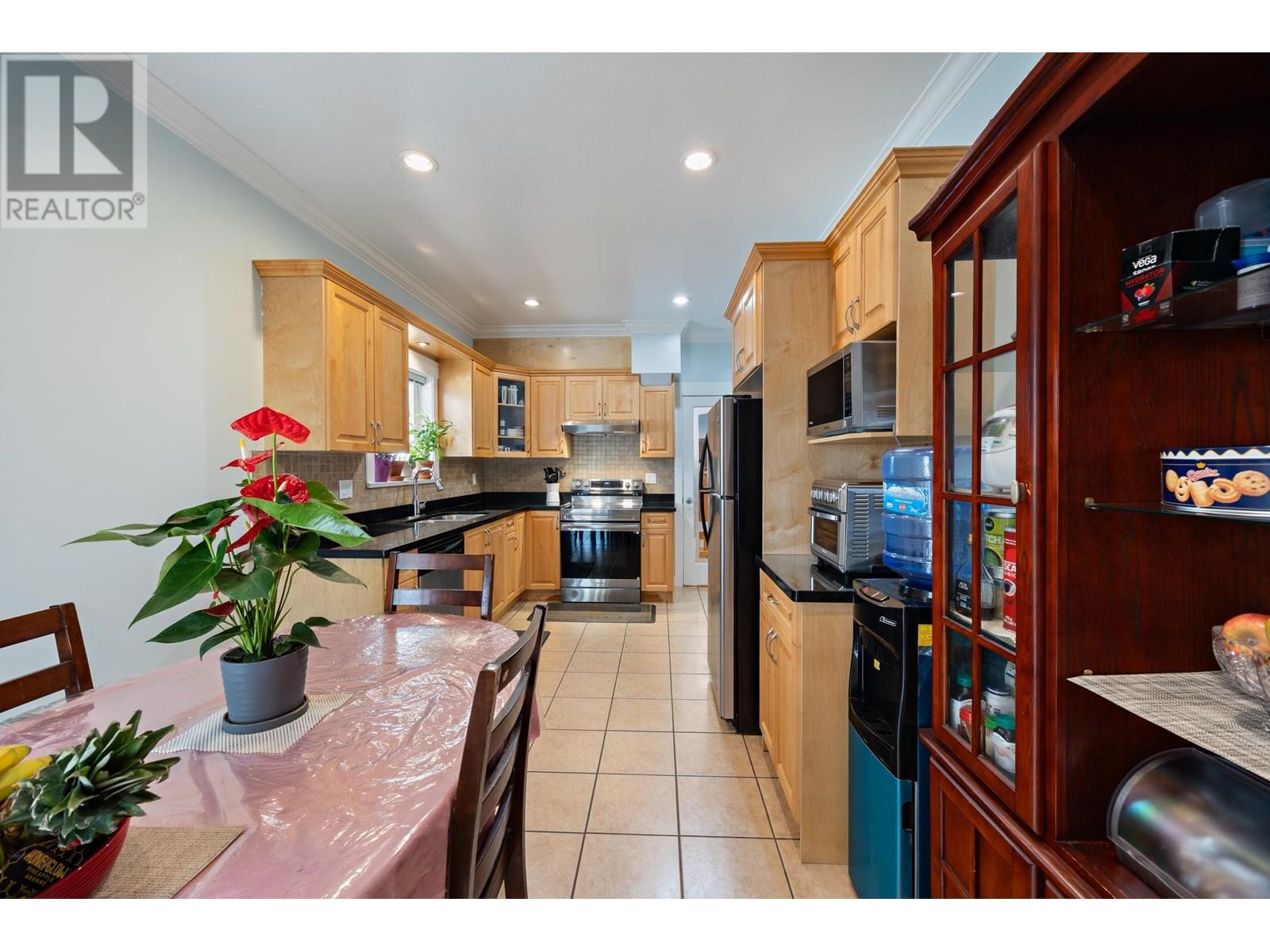 Photo 16 of 7356 12 Th Avenue, Burnaby BC