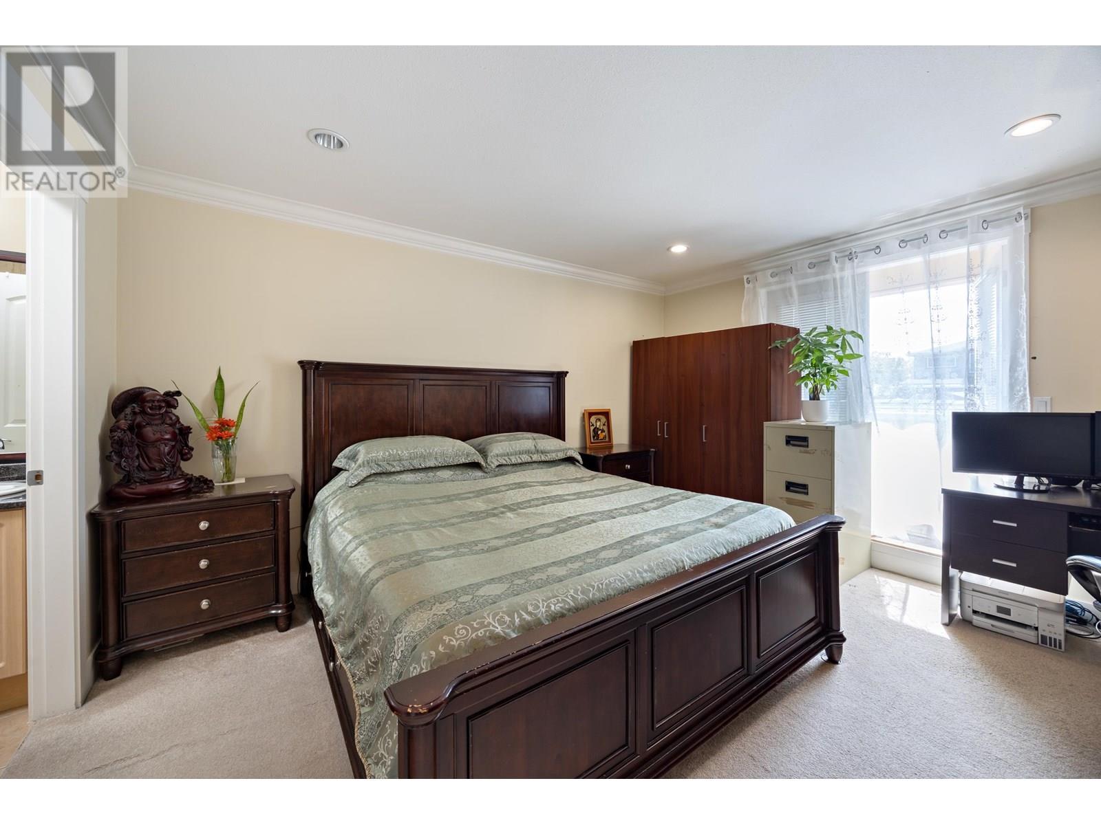 Photo 20 of 7356 12 Th Avenue, Burnaby BC
