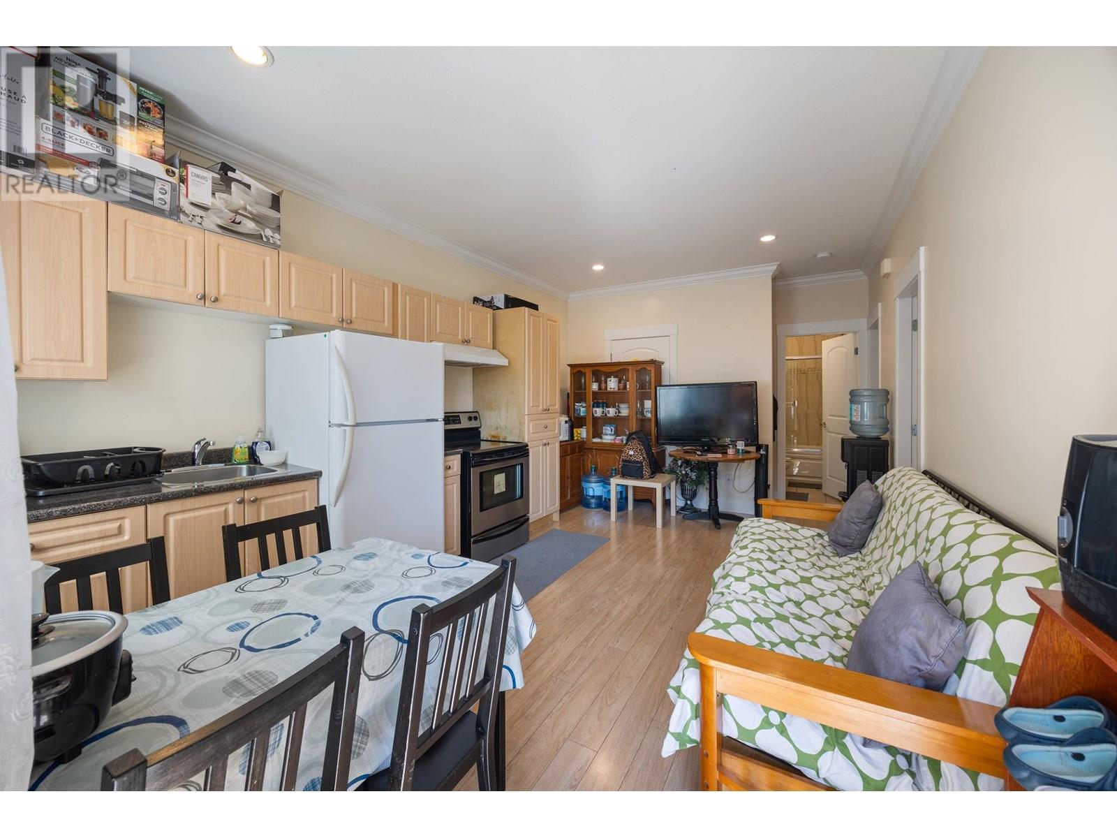Photo 29 of 7356 12 Th Avenue, Burnaby BC