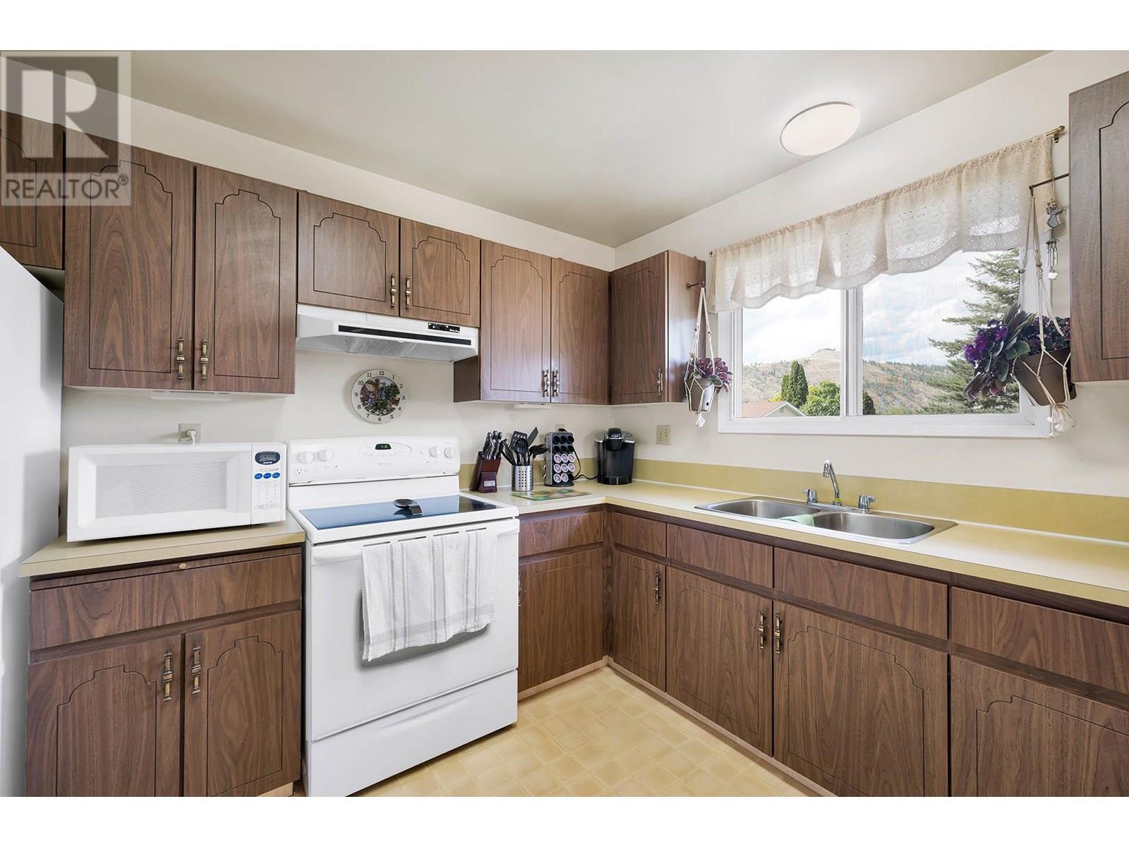 Photo 7 of 628 Bissette Road, Kamloops BC