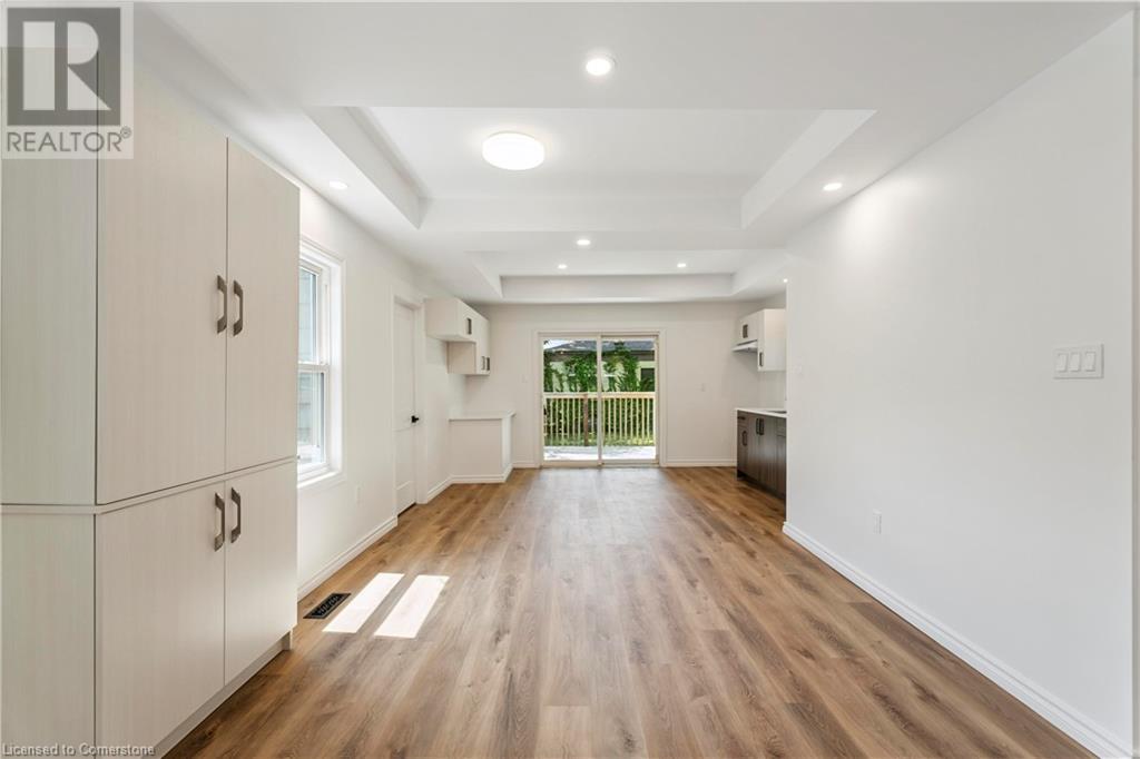 Photo 10 of 387 Weir Street N, Hamilton ON