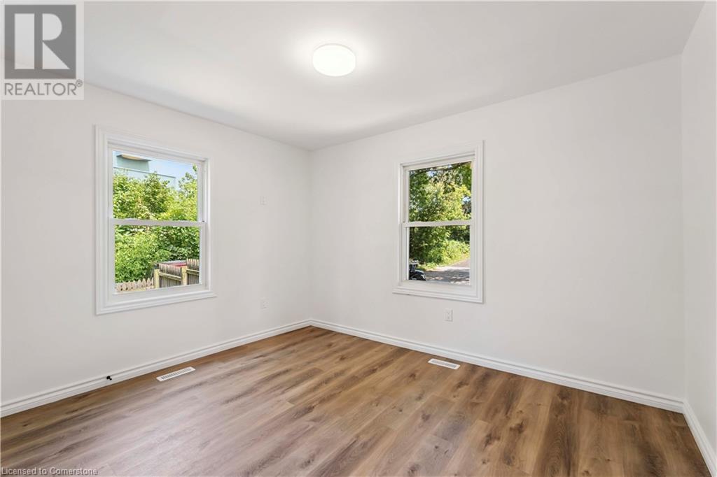 Photo 4 of 387 Weir Street N, Hamilton ON