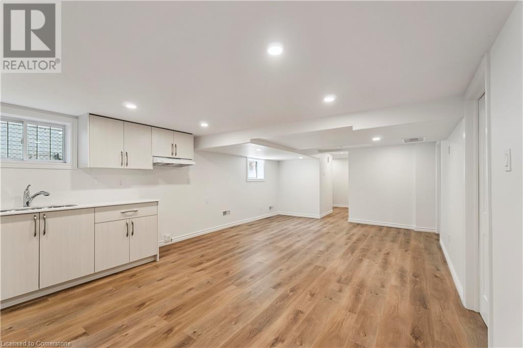 Photo 9 of 387 Weir Street N, Hamilton ON