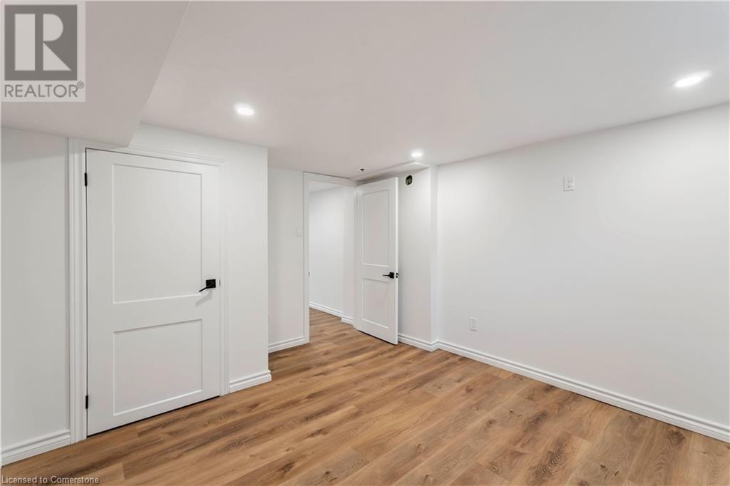 Photo 13 of 387 Weir Street N, Hamilton ON