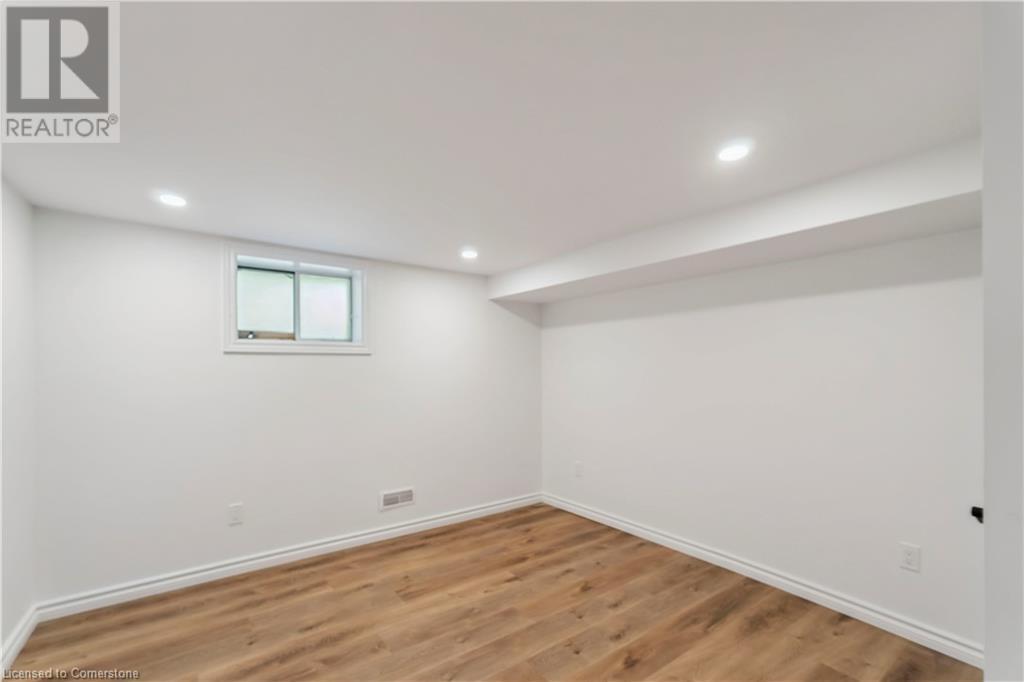 Photo 17 of 387 Weir Street N, Hamilton ON
