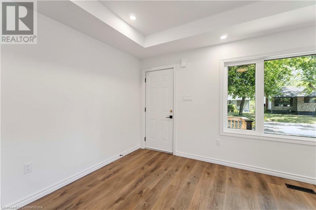 Photo 11 of 387 Weir Street N, Hamilton ON