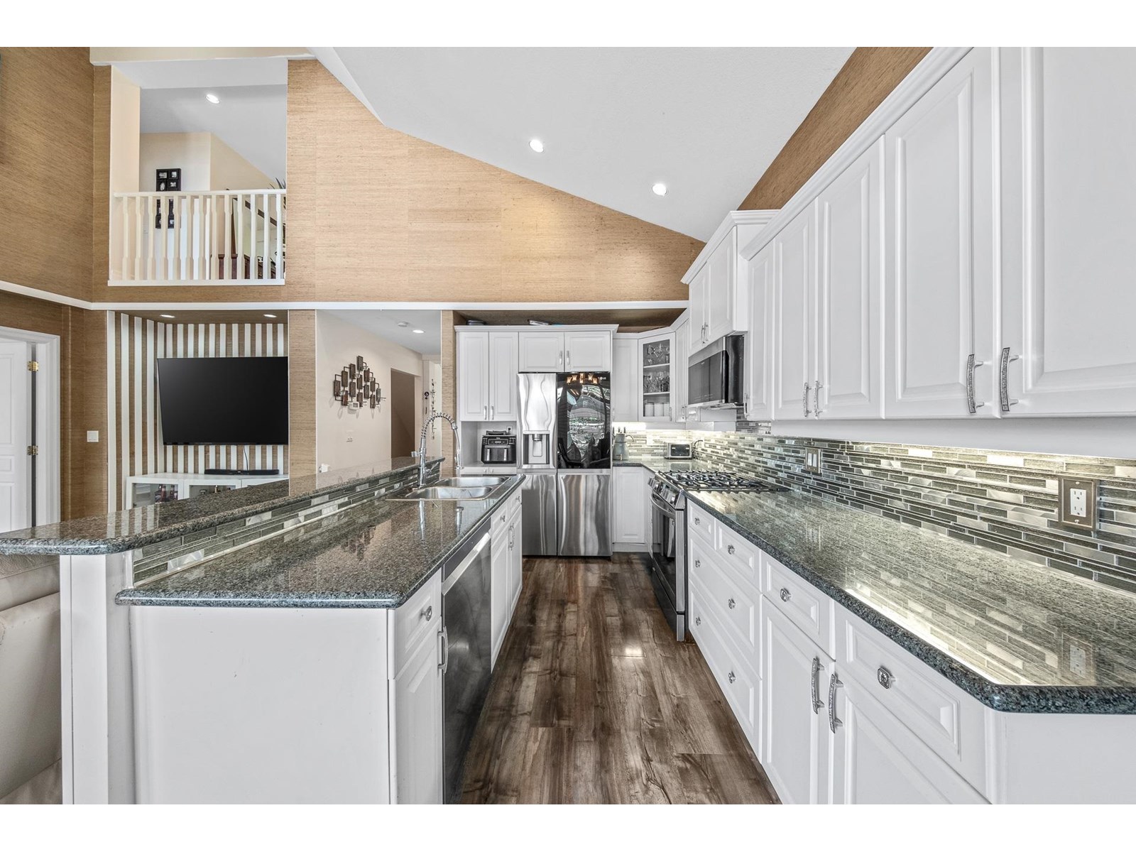 Photo 1 of 15433 36 Avenue, Surrey BC