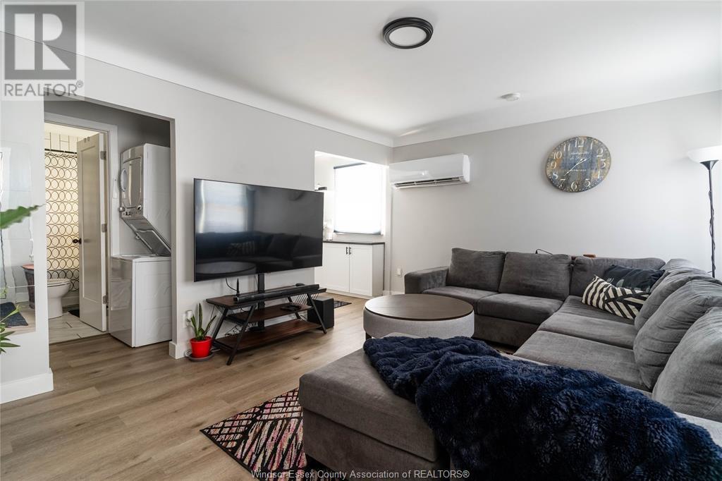 Photo 4 of 1354 George, Windsor ON