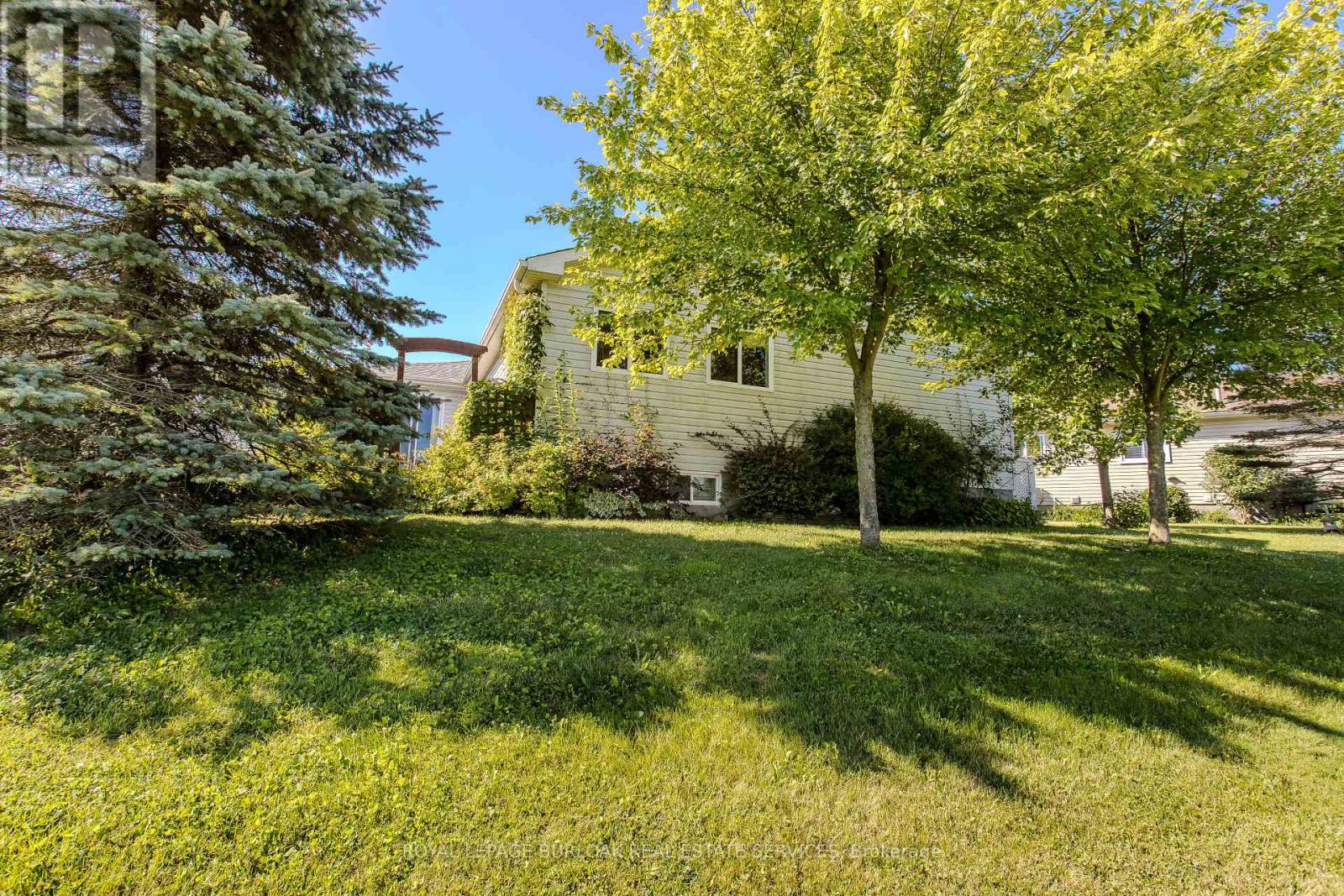 Photo 10 of 109 Emerald Court, Hamilton ON