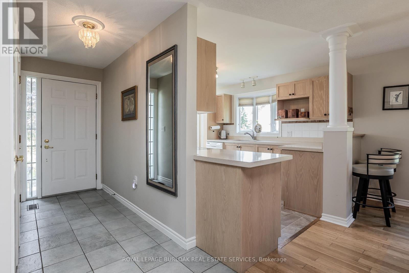Photo 12 of 109 Emerald Court, Hamilton ON
