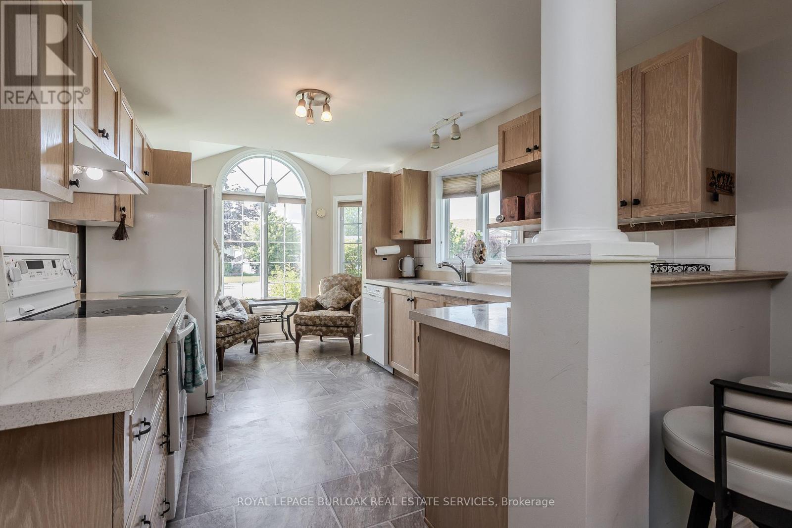 Photo 15 of 109 Emerald Court, Hamilton ON