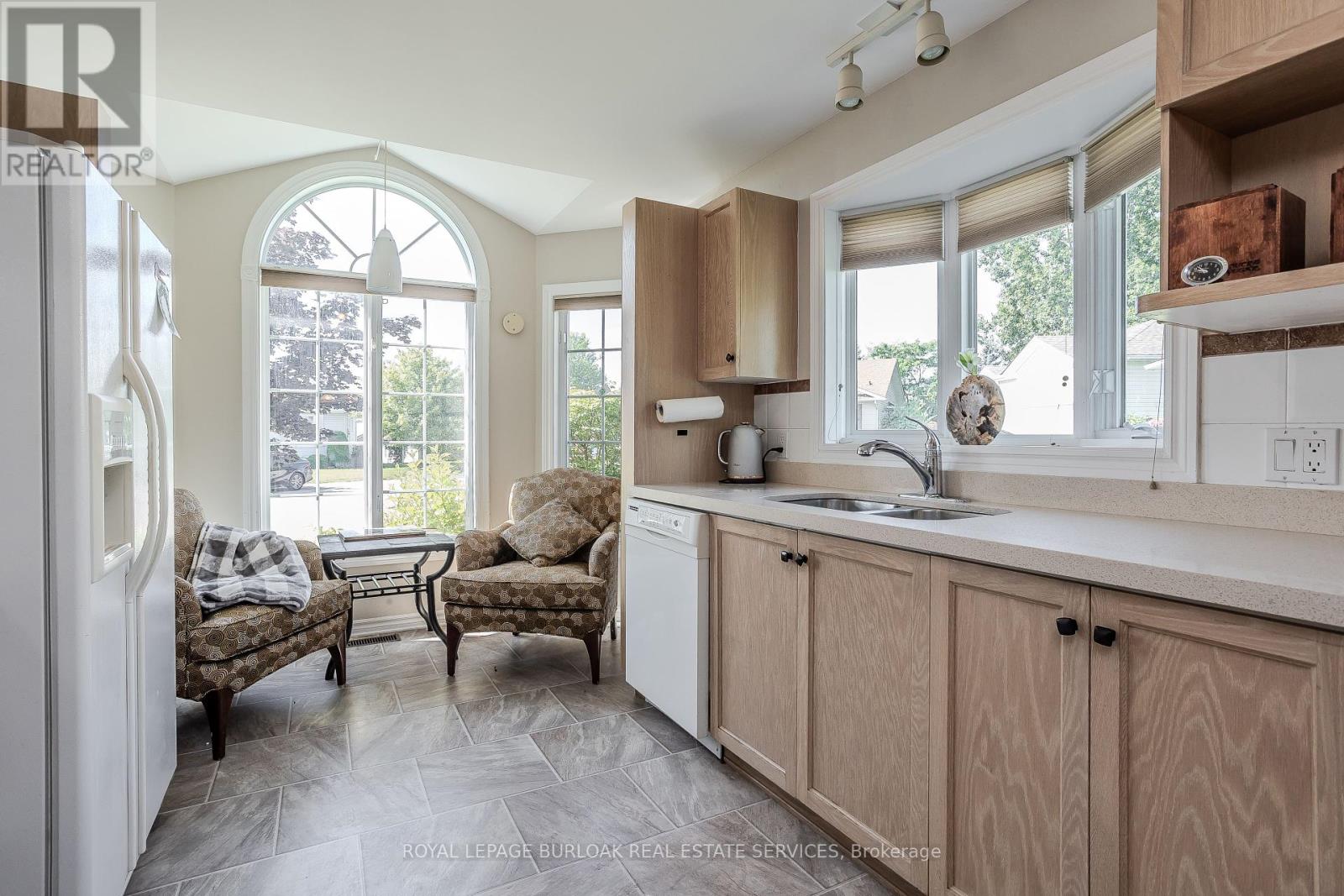 Photo 16 of 109 Emerald Court, Hamilton ON