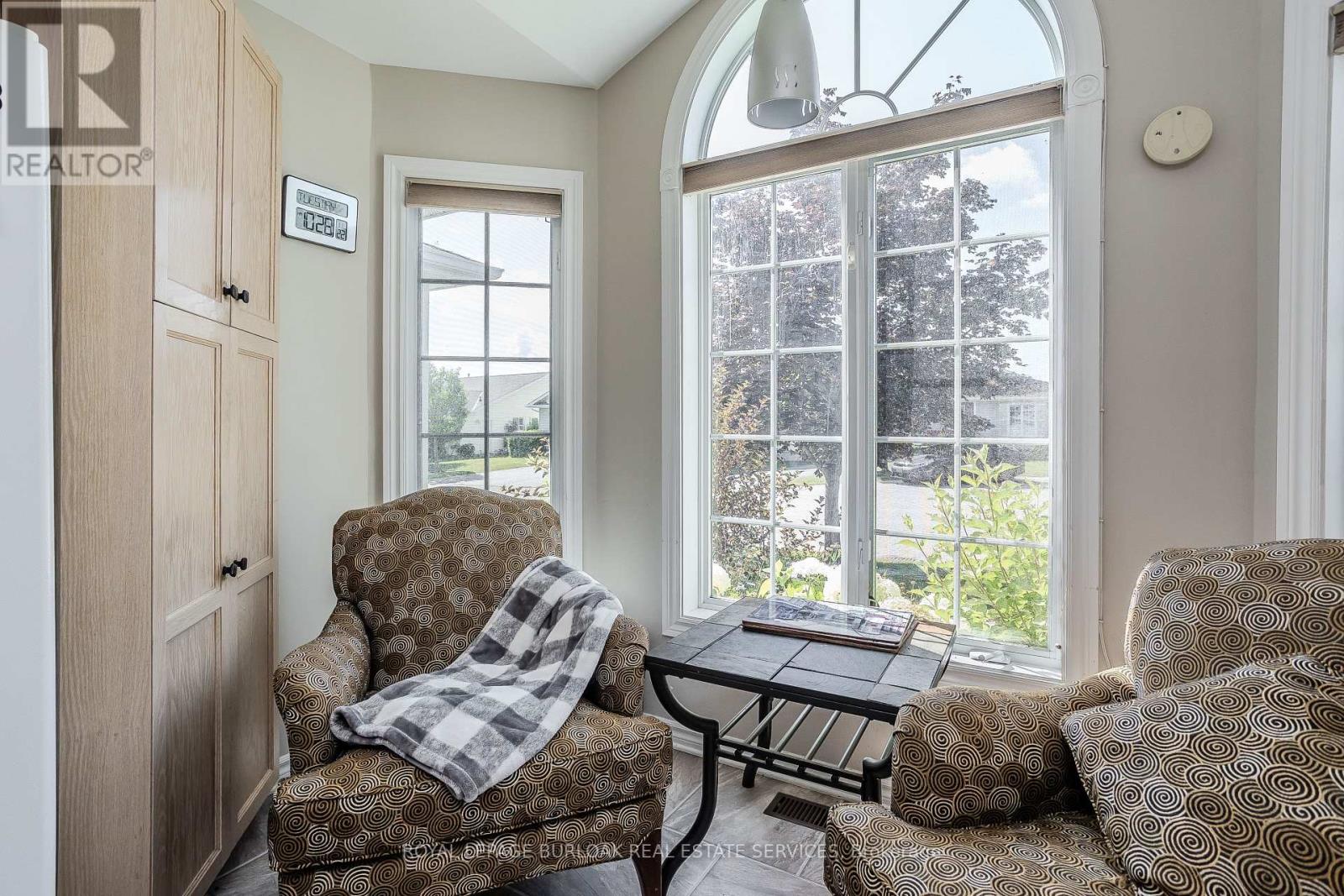 Photo 18 of 109 Emerald Court, Hamilton ON