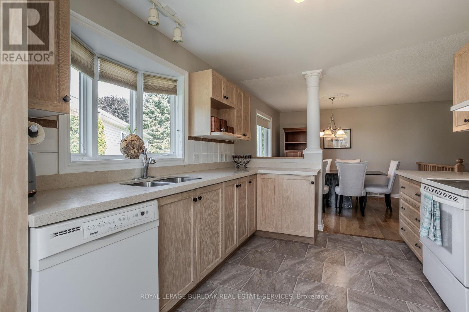 Photo 19 of 109 Emerald Court, Hamilton ON