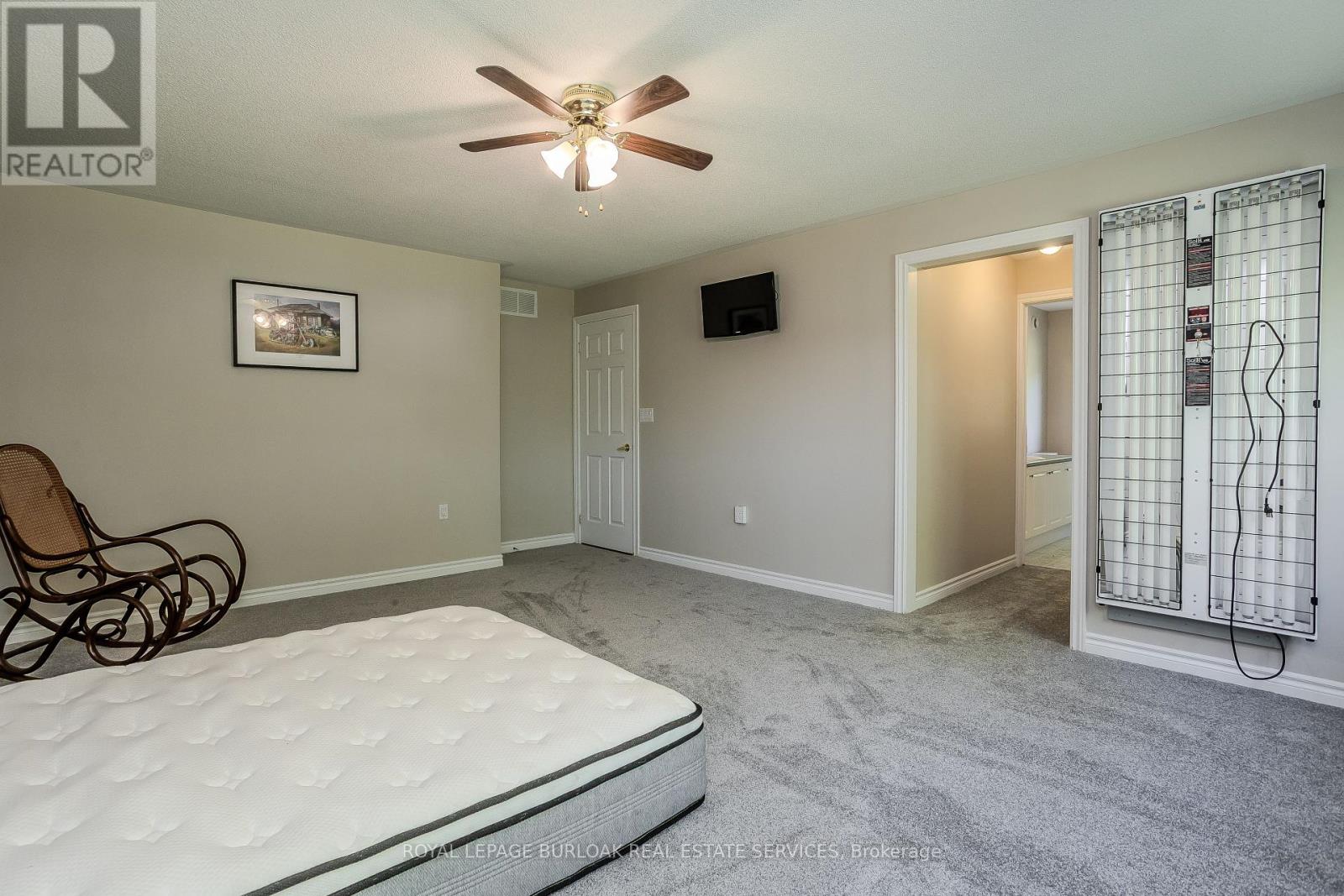 Photo 32 of 109 Emerald Court, Hamilton ON