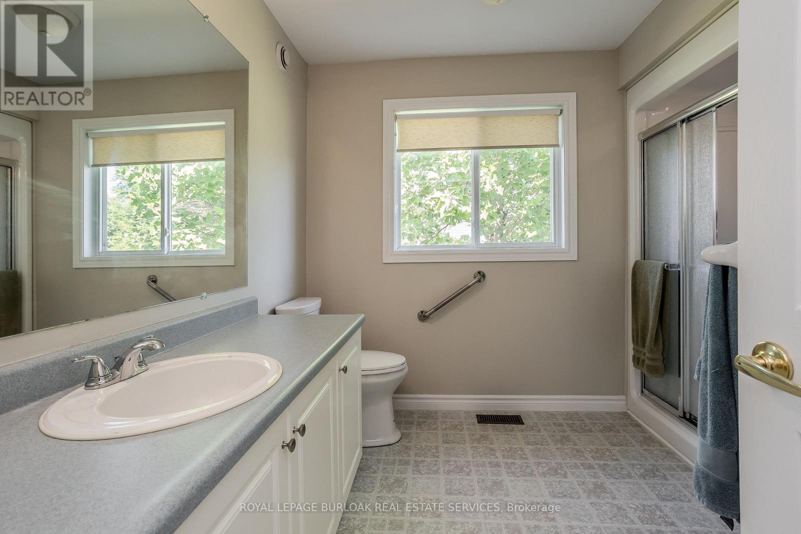 Photo 33 of 109 Emerald Court, Hamilton ON