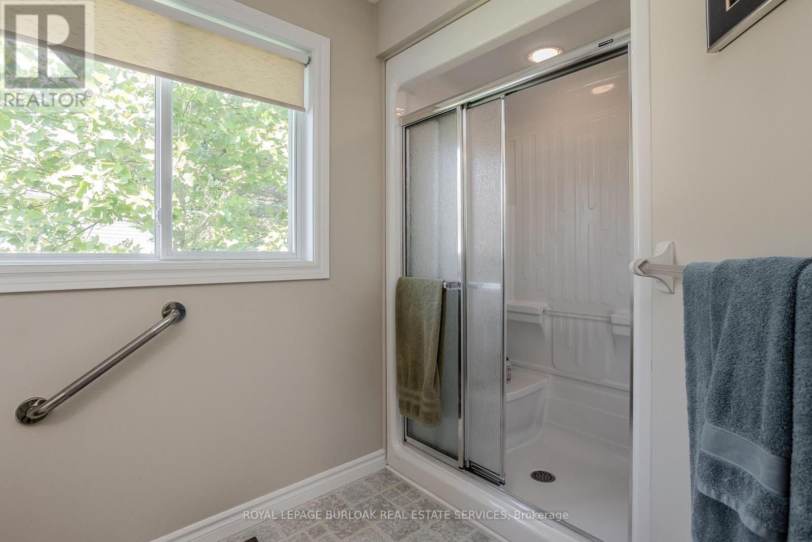 Photo 34 of 109 Emerald Court, Hamilton ON