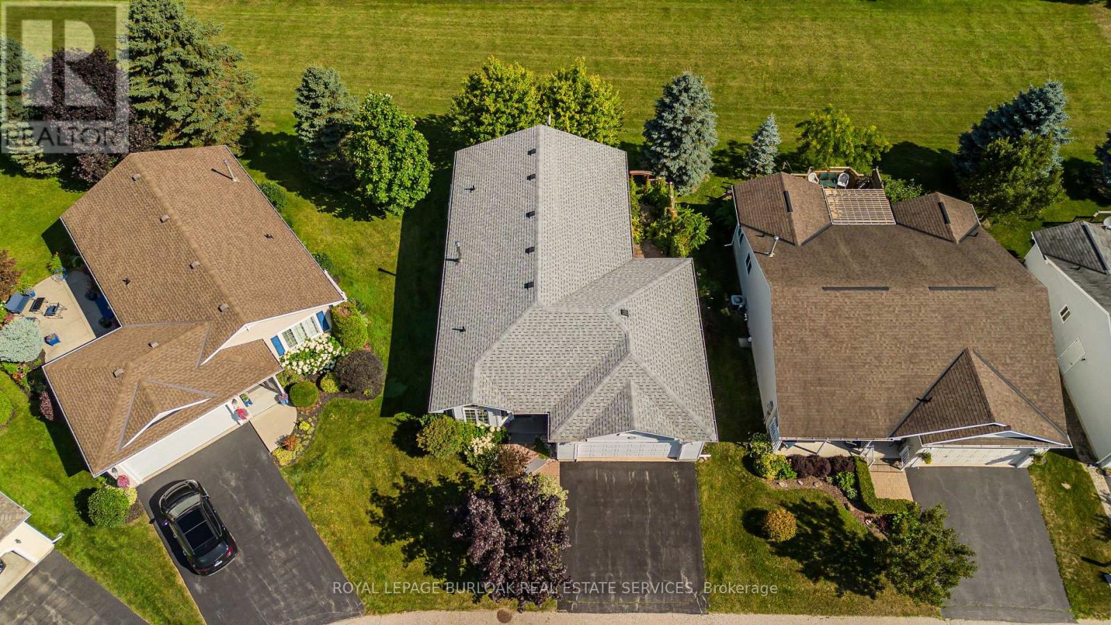 Photo 4 of 109 Emerald Court, Hamilton ON