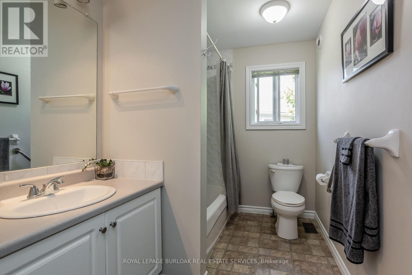 Photo 40 of 109 Emerald Court, Hamilton ON