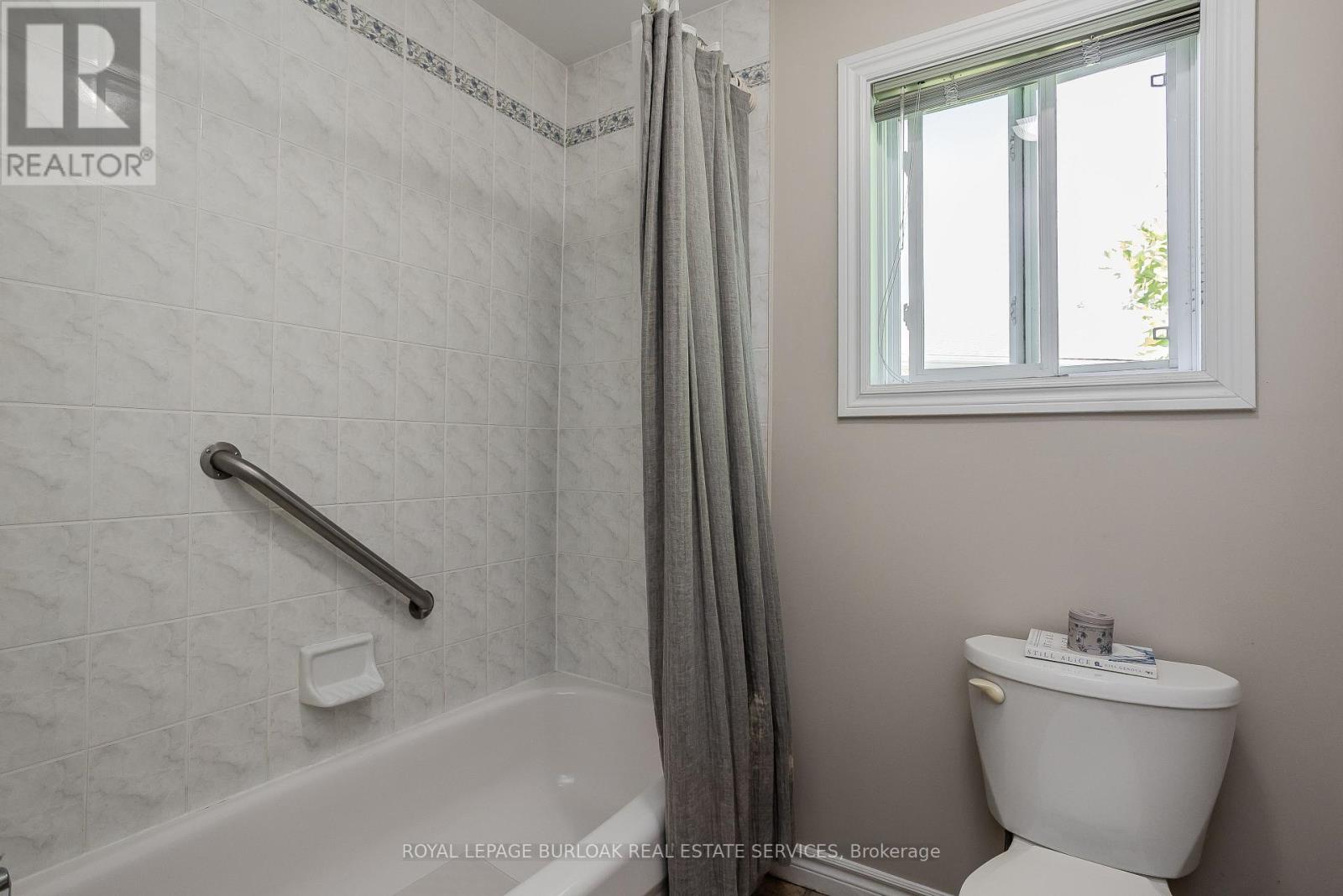 Photo 41 of 109 Emerald Court, Hamilton ON