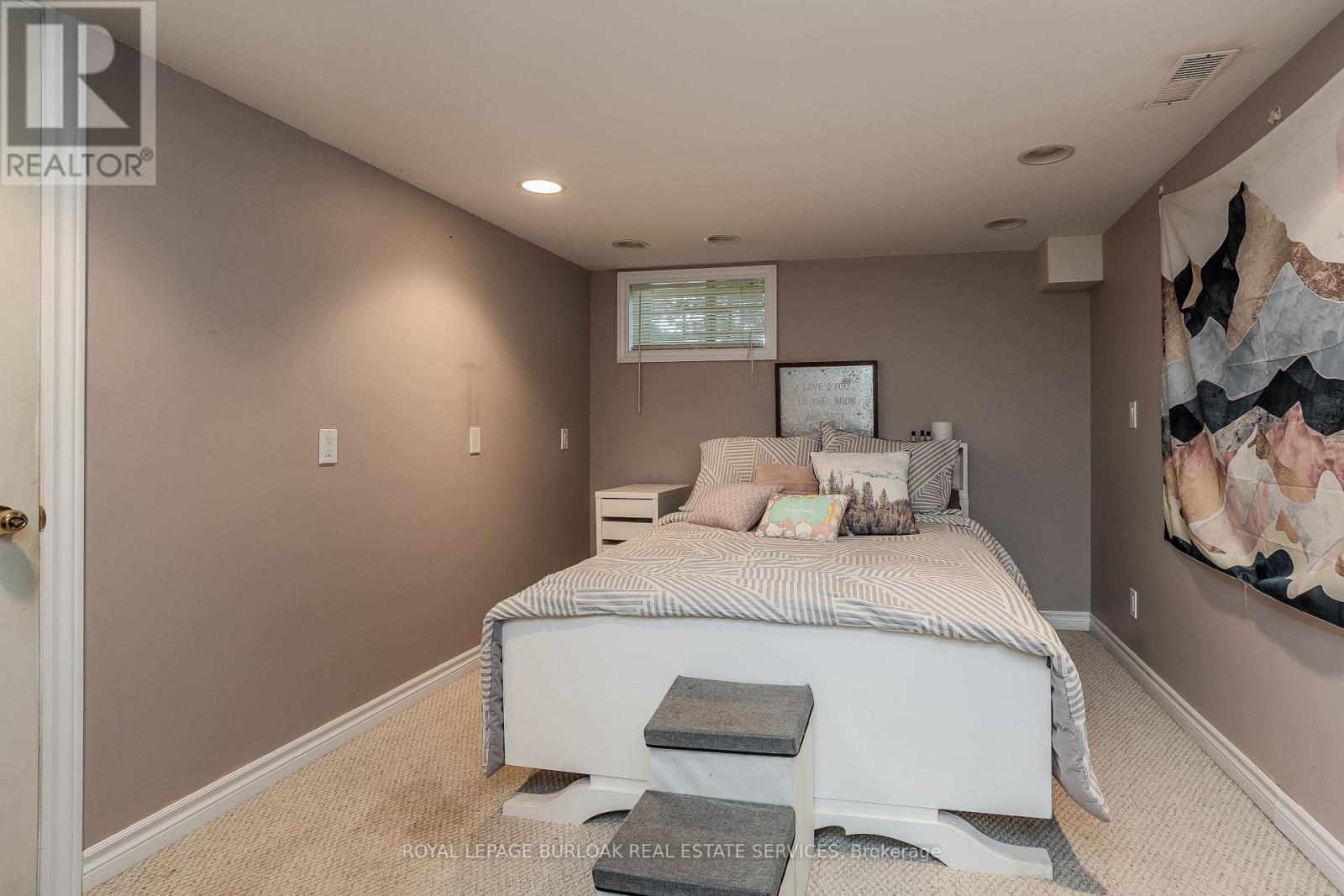 Photo 43 of 109 Emerald Court, Hamilton ON