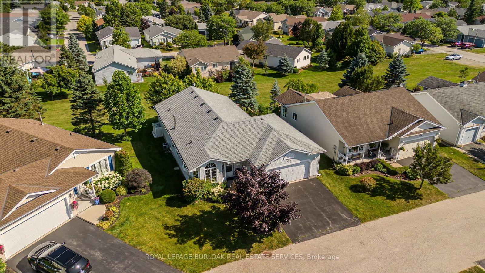 Photo 6 of 109 Emerald Court, Hamilton ON