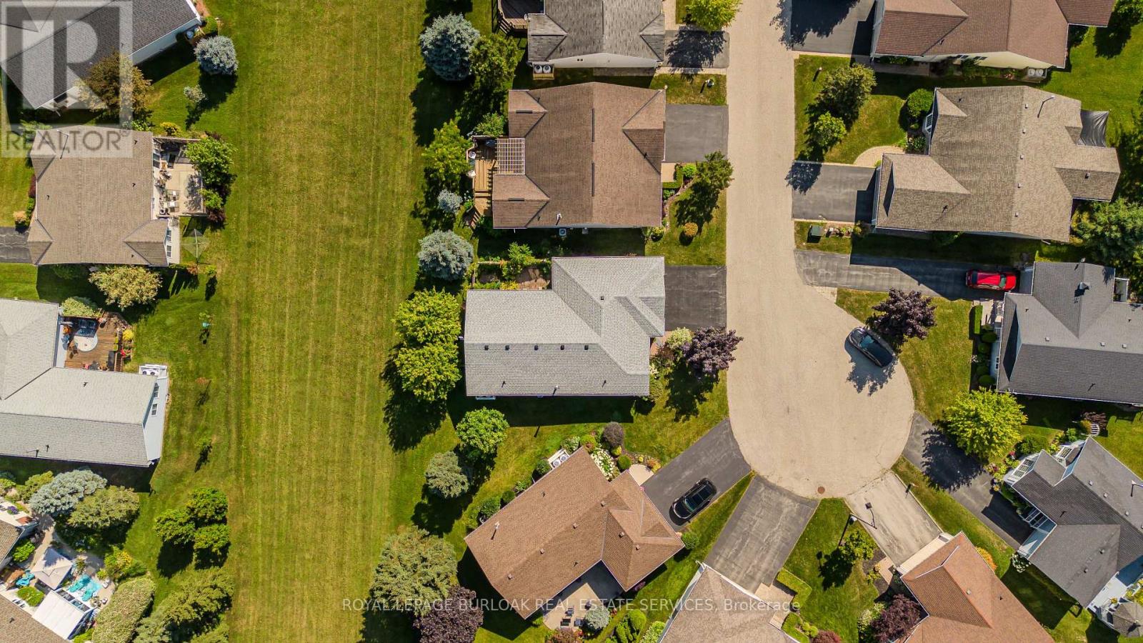 Photo 8 of 109 Emerald Court, Hamilton ON