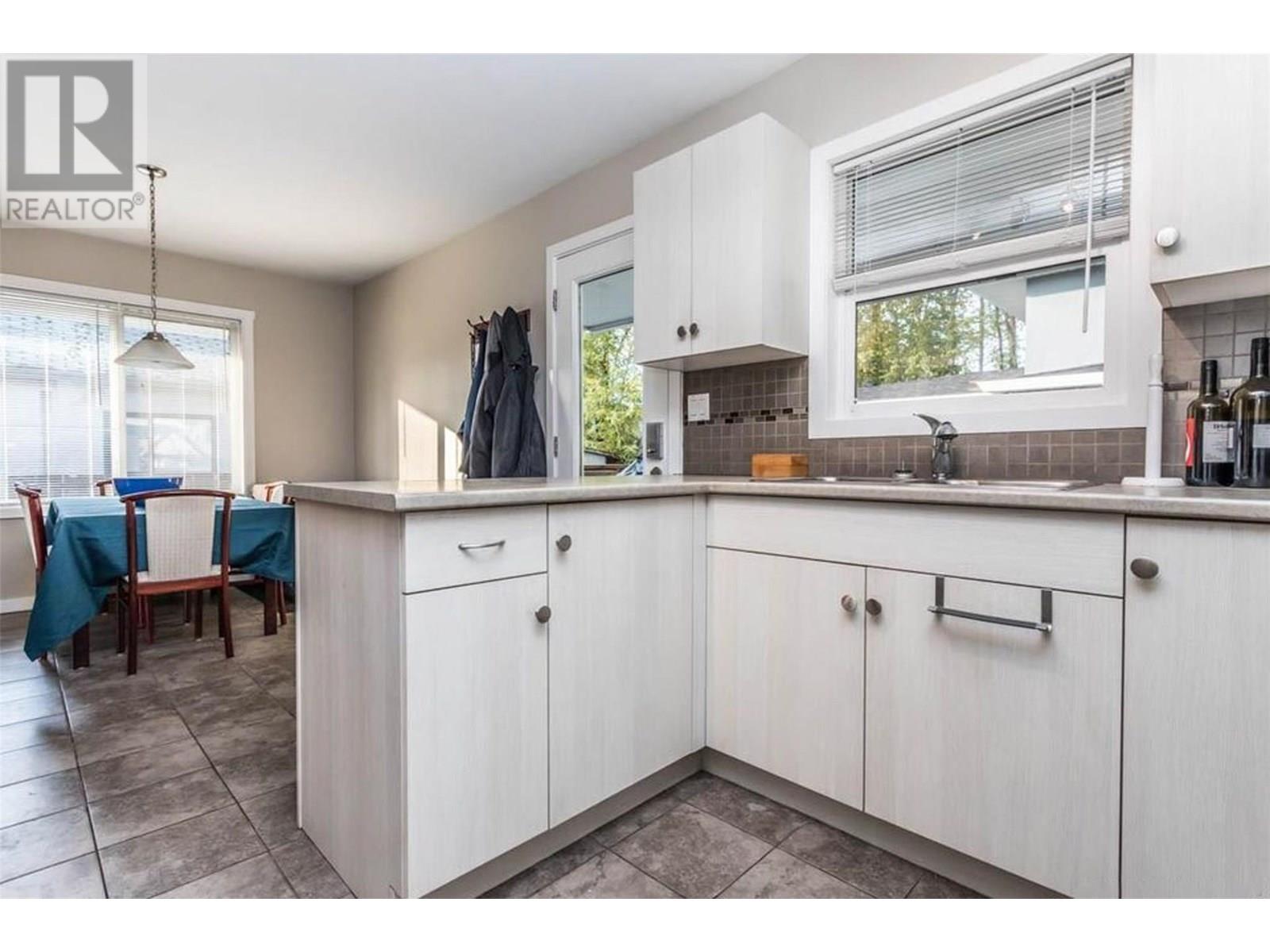  930-932 Lawson Avenue, Kelowna