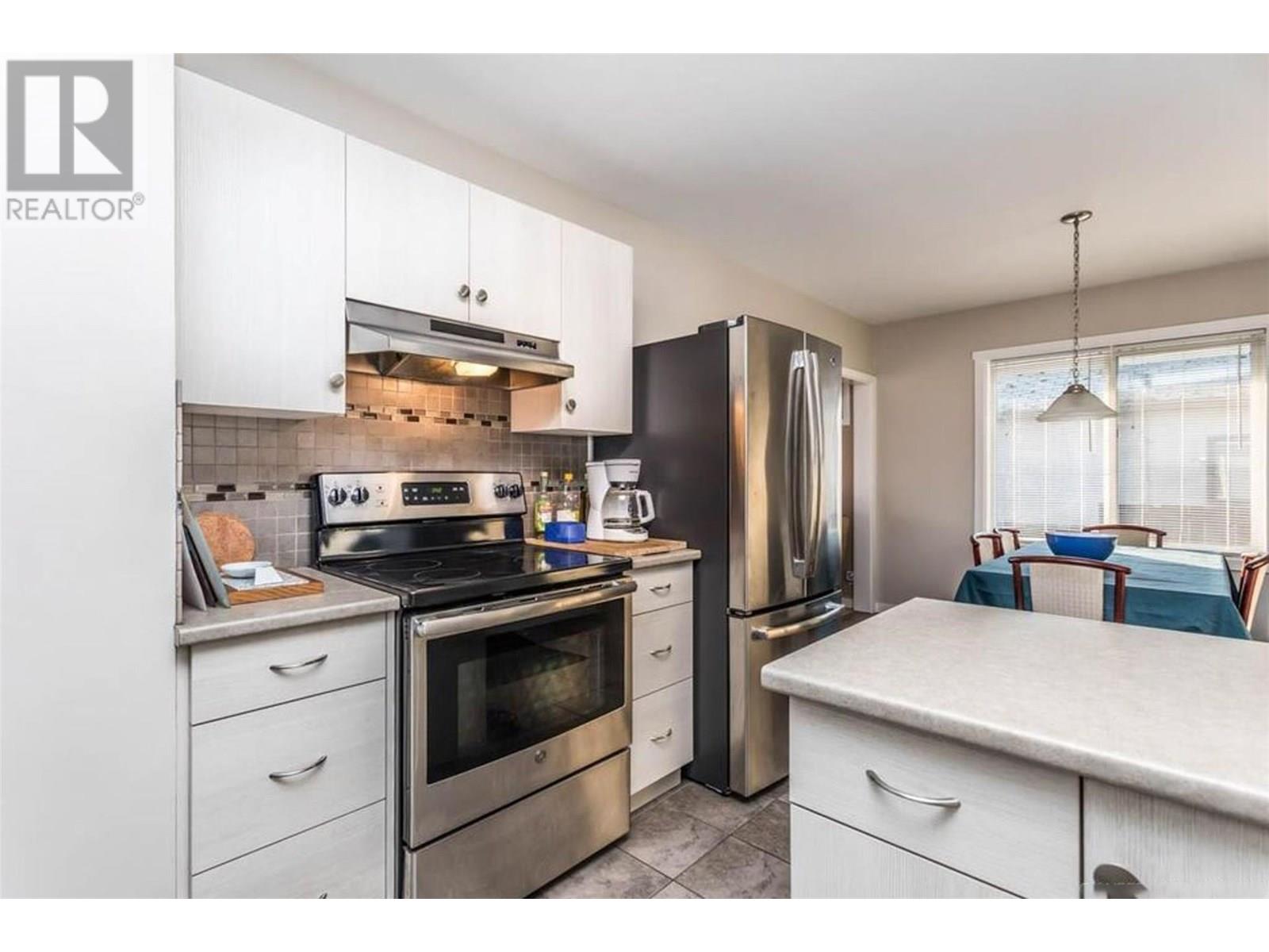  930-932 Lawson Avenue, Kelowna