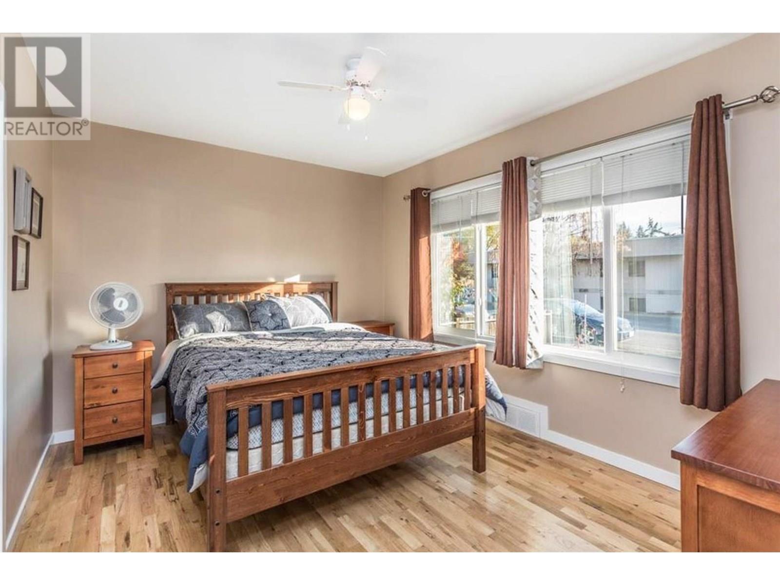 930-932 Lawson Avenue, Kelowna