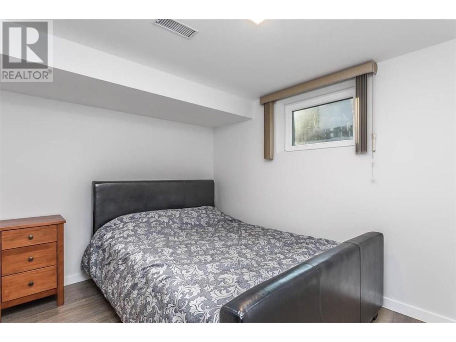  930-932 Lawson Avenue, Kelowna