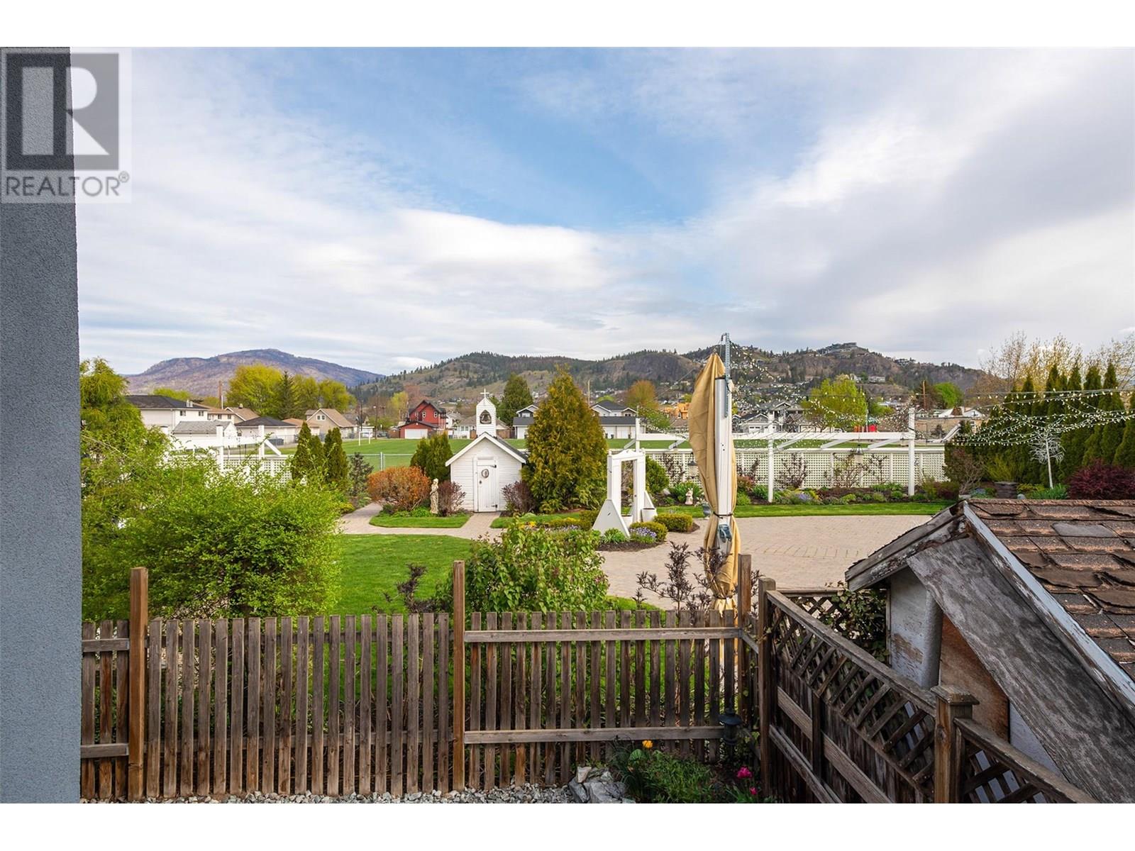  930-932 Lawson Avenue, Kelowna