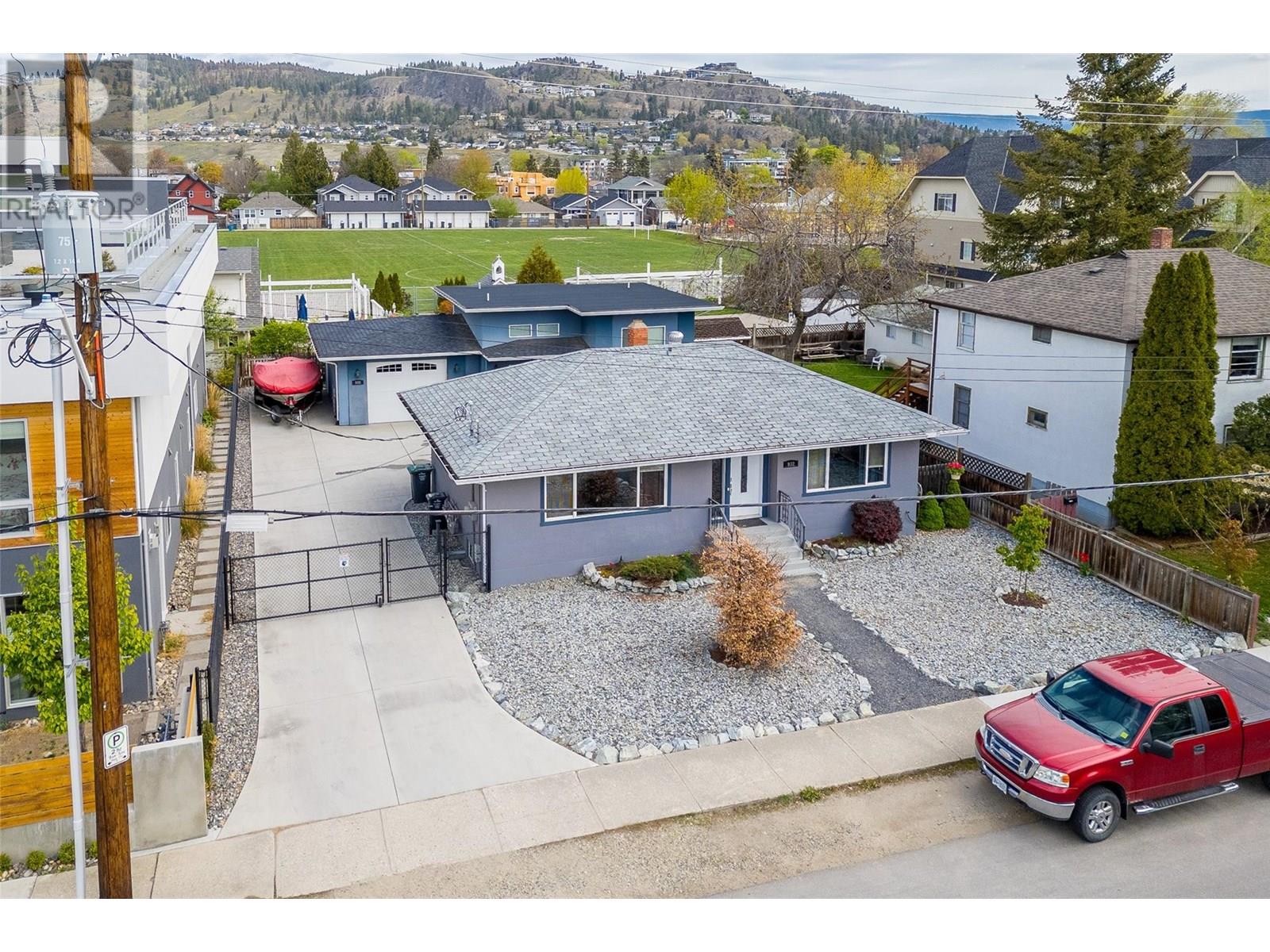  930-932 Lawson Avenue, Kelowna