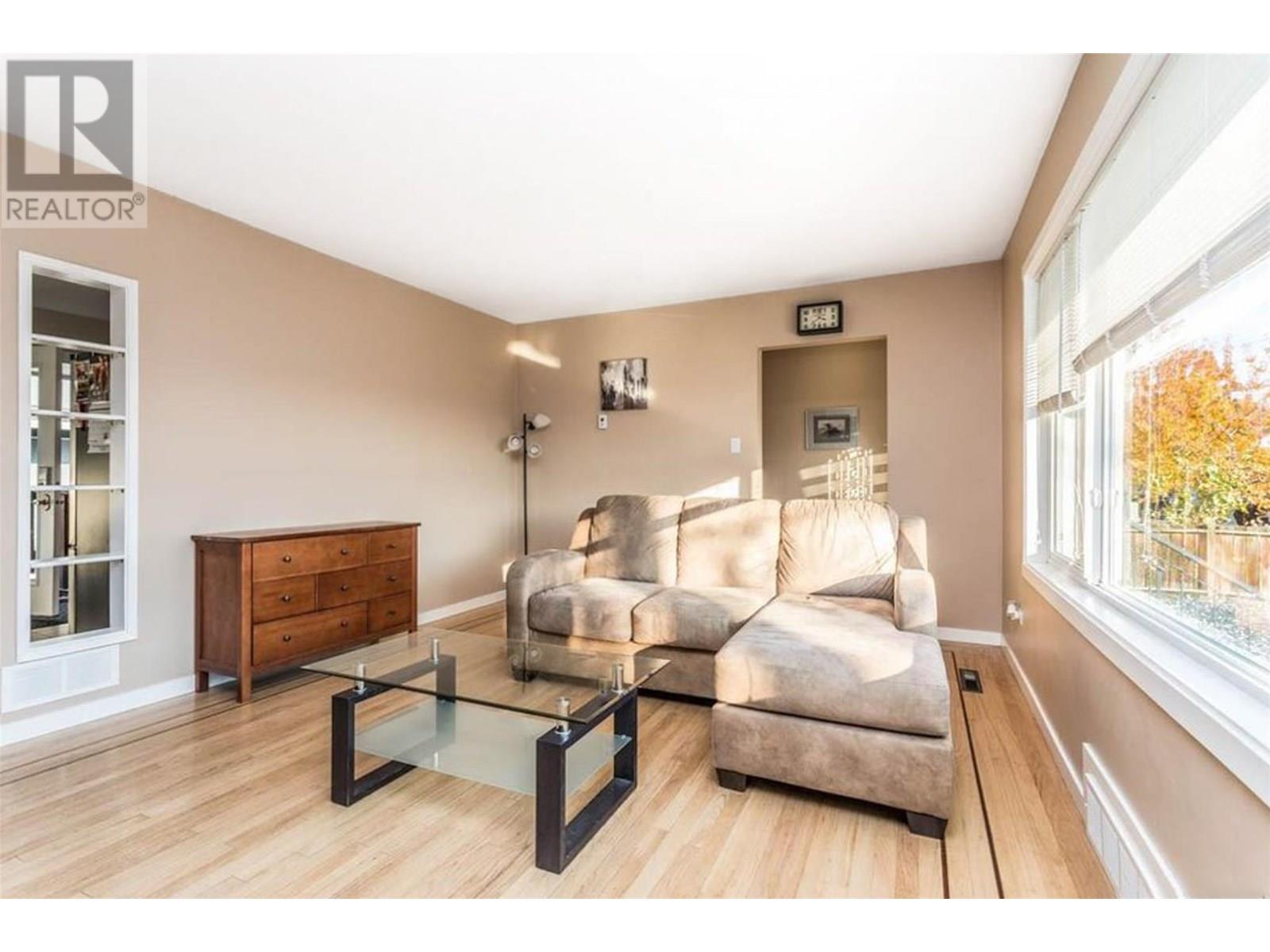  930-932 Lawson Avenue, Kelowna