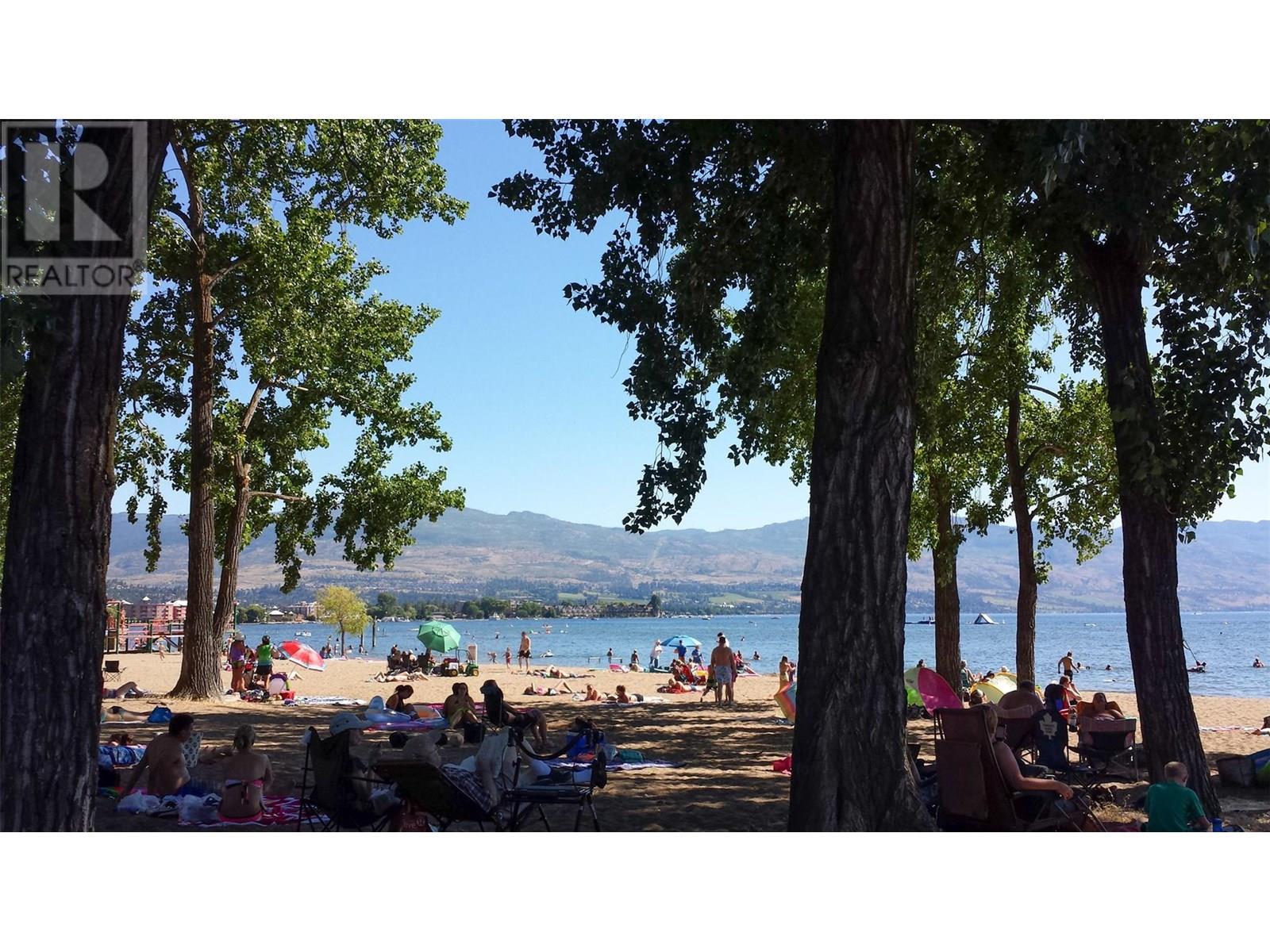  930-932 Lawson Avenue, Kelowna