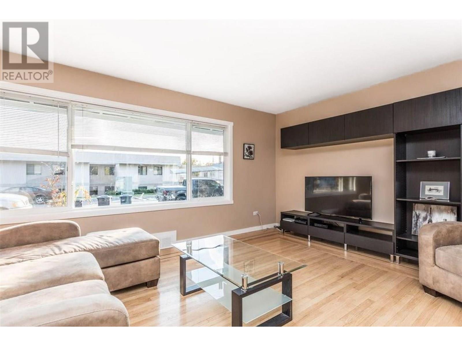  930-932 Lawson Avenue, Kelowna
