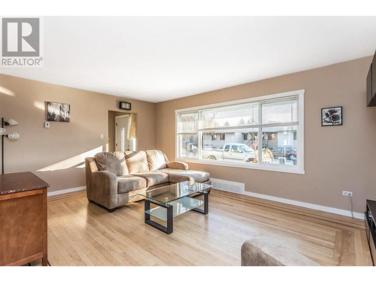  930-932 Lawson Avenue, Kelowna