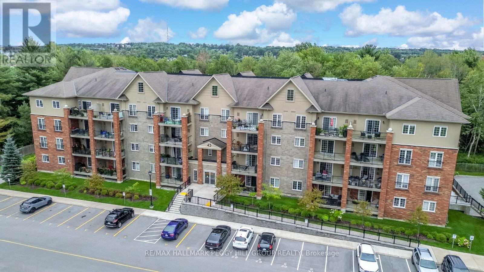 Photo 8 of 305 43 Ferndale Drive S, Barrie ON