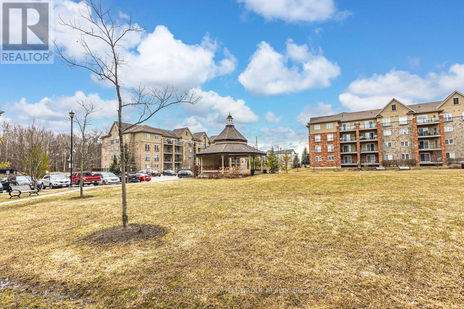 Photo 12 of 305 43 Ferndale Drive S, Barrie ON