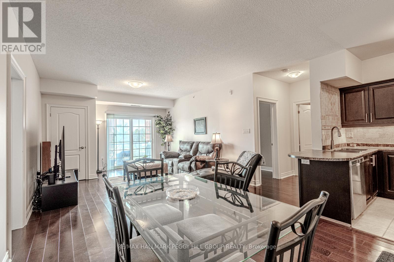 Photo 5 of 305 43 Ferndale Drive S, Barrie ON