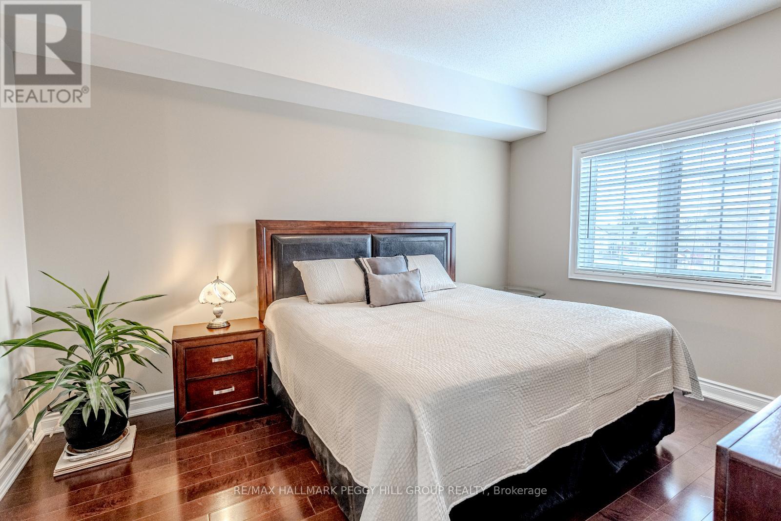 Photo 13 of 305 43 Ferndale Drive S, Barrie ON
