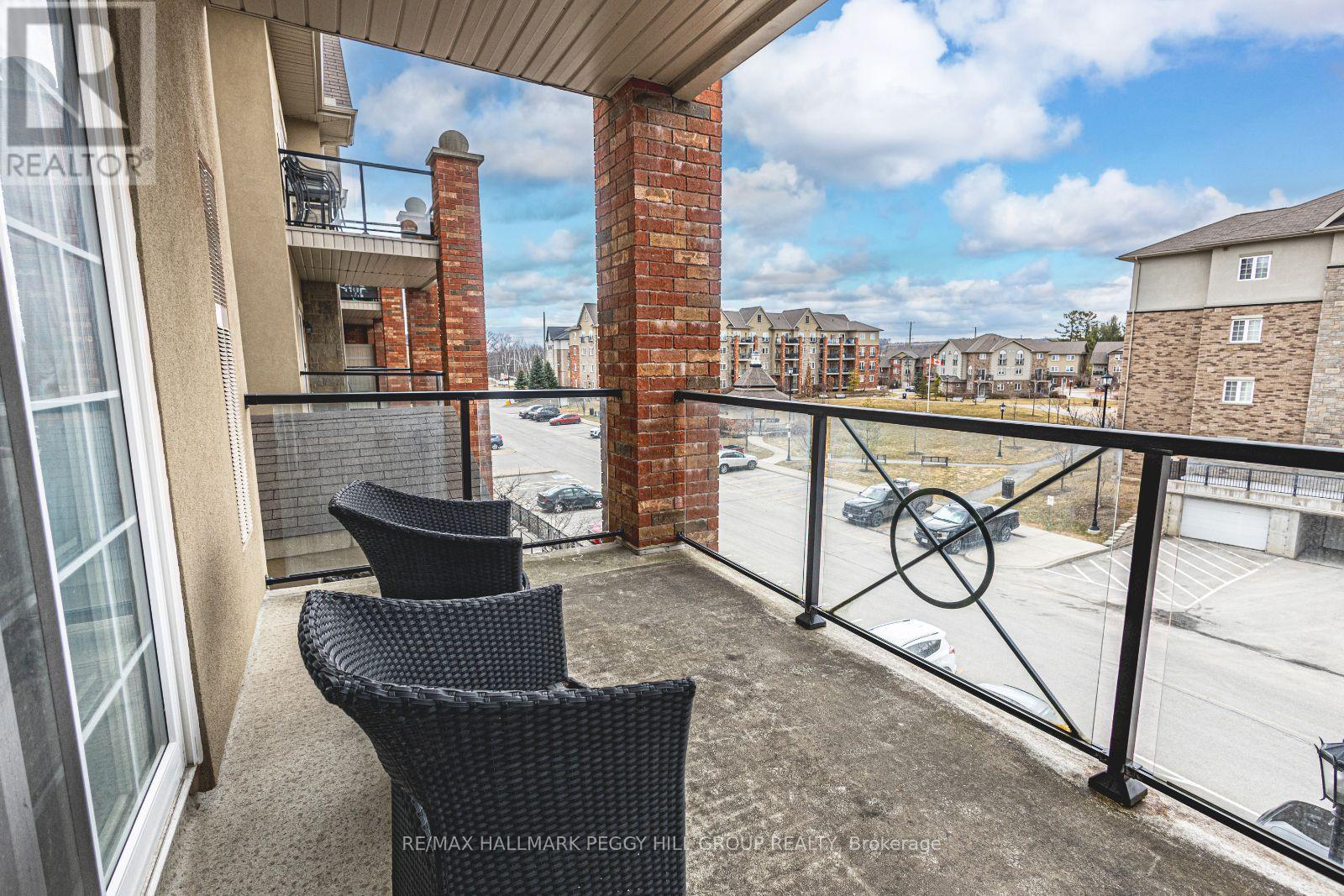 Photo 4 of 305 43 Ferndale Drive S, Barrie ON