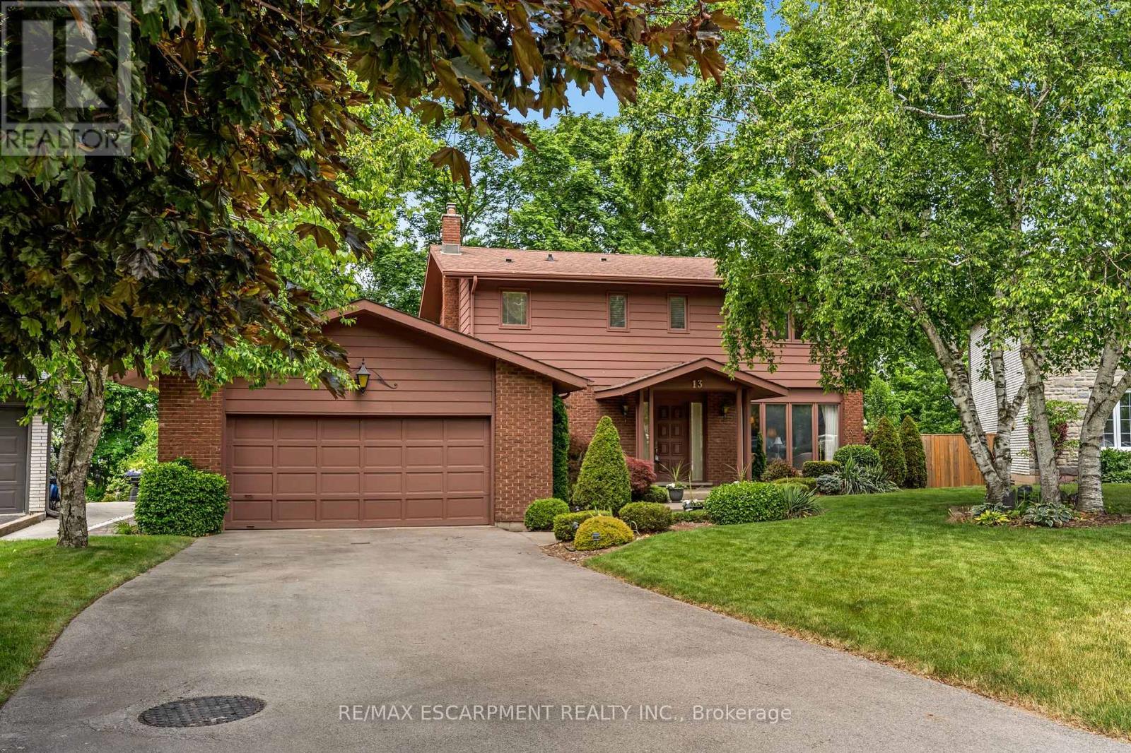 Photo 3 of 13 Leslie Drive, Hamilton ON