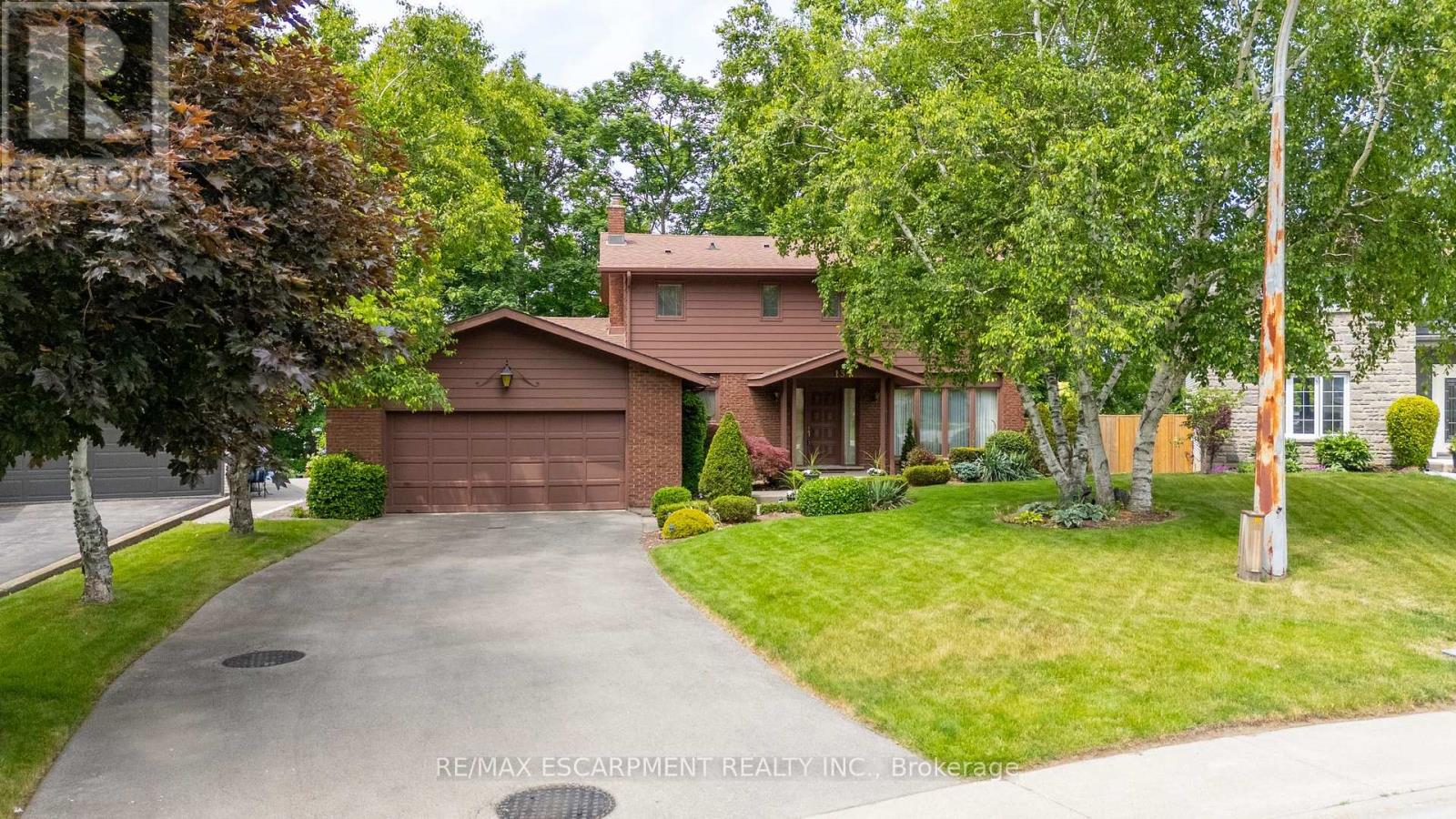 Photo 5 of 13 Leslie Drive, Hamilton ON