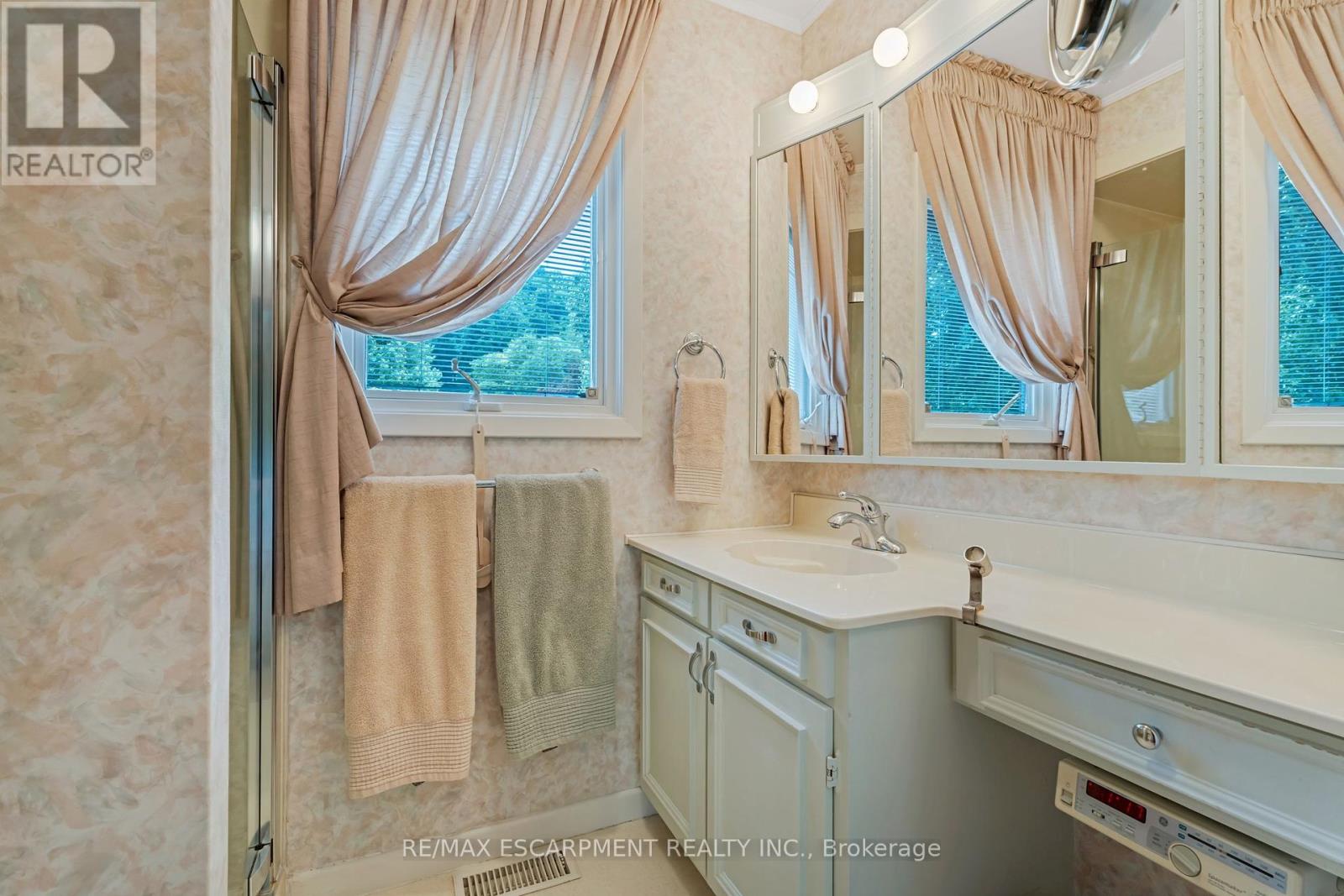 Photo 35 of 13 Leslie Drive, Hamilton ON