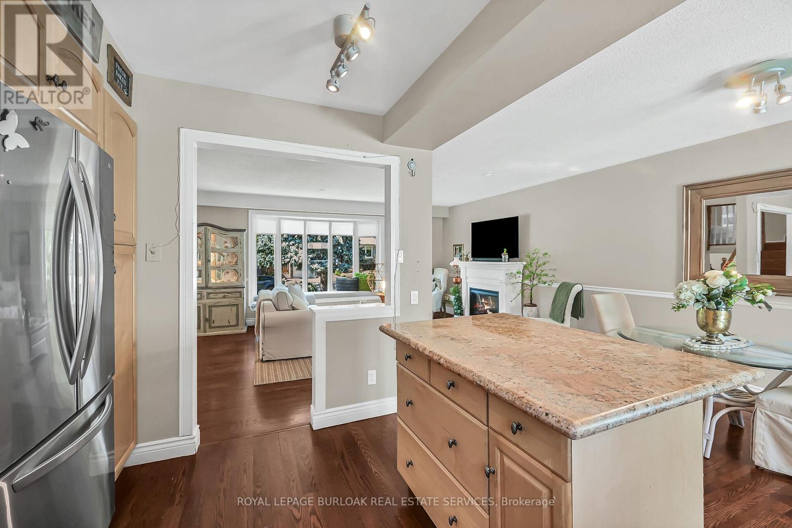 Photo 16 of 92 Osborne Crescent, Oakville ON