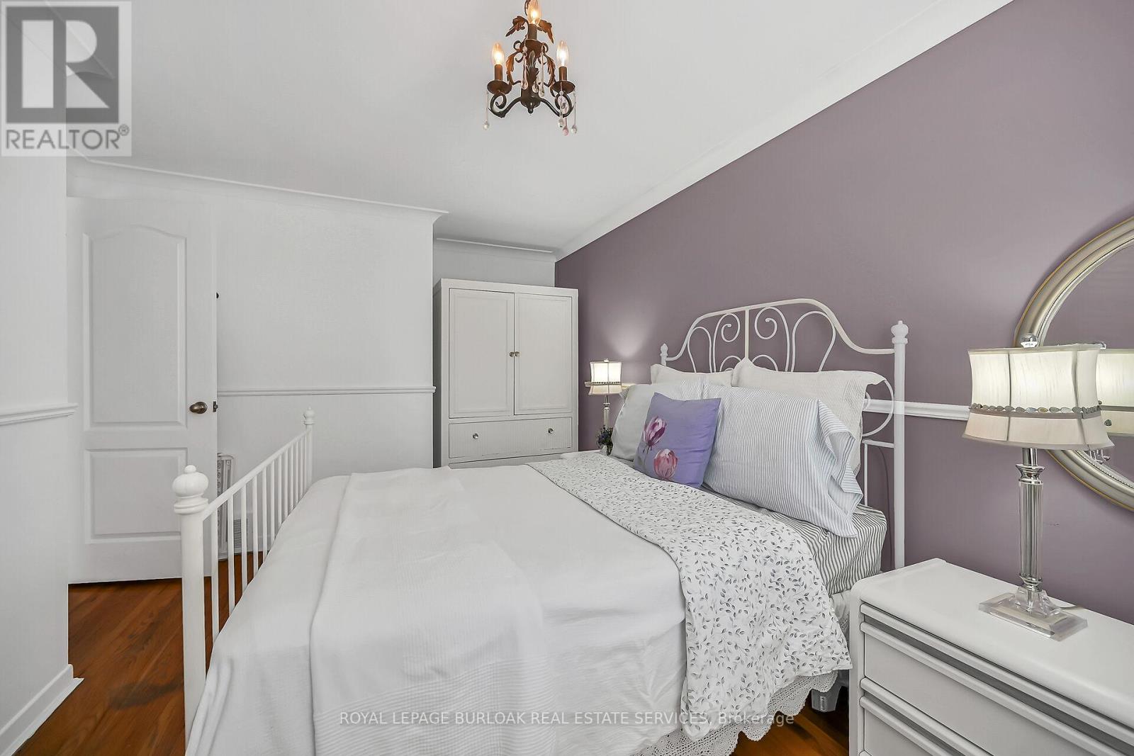Photo 20 of 92 Osborne Crescent, Oakville ON