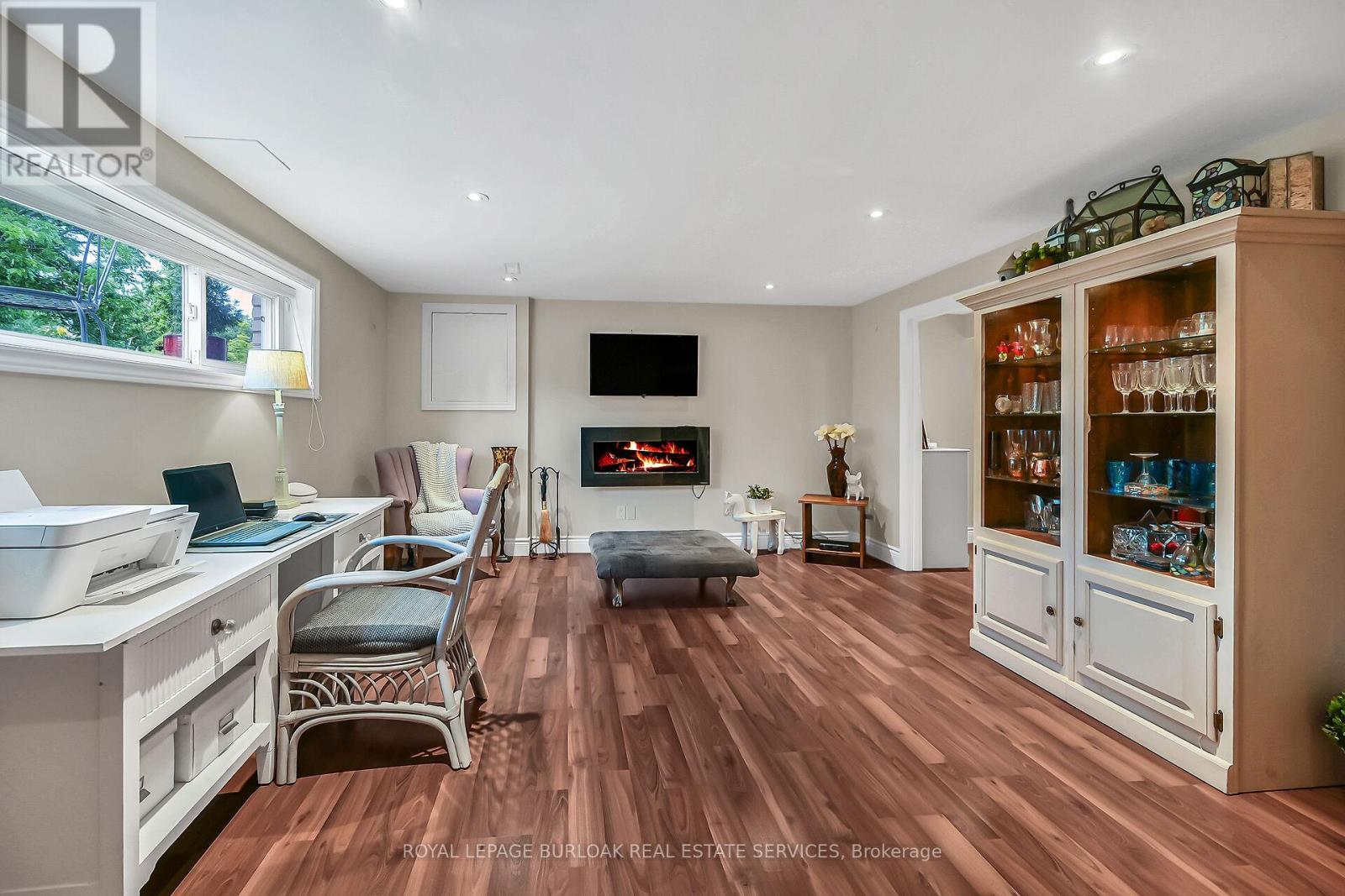 Photo 25 of 92 Osborne Crescent, Oakville ON