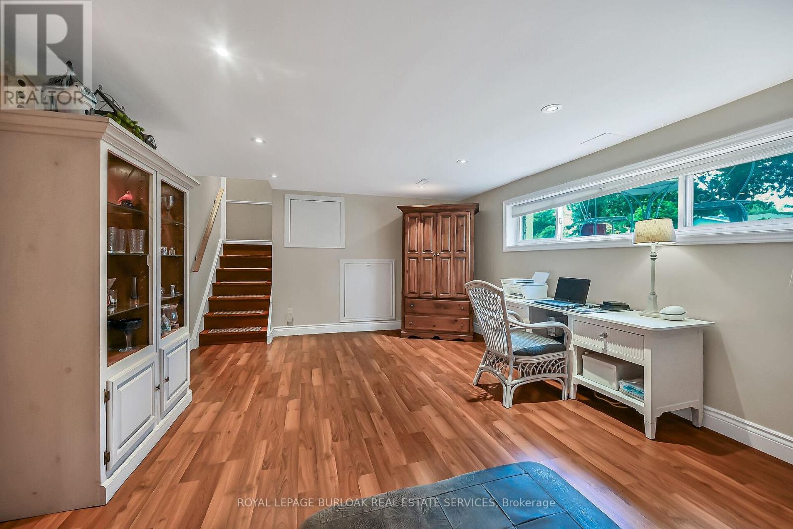 Photo 26 of 92 Osborne Crescent, Oakville ON
